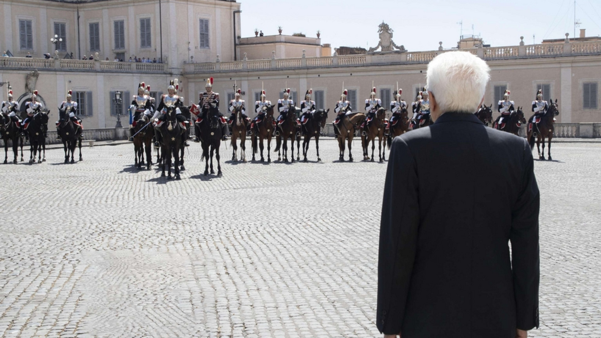 Immagine di 2 giugno, le parole di Mattarella: porre fine alla insensatezza della guerra
