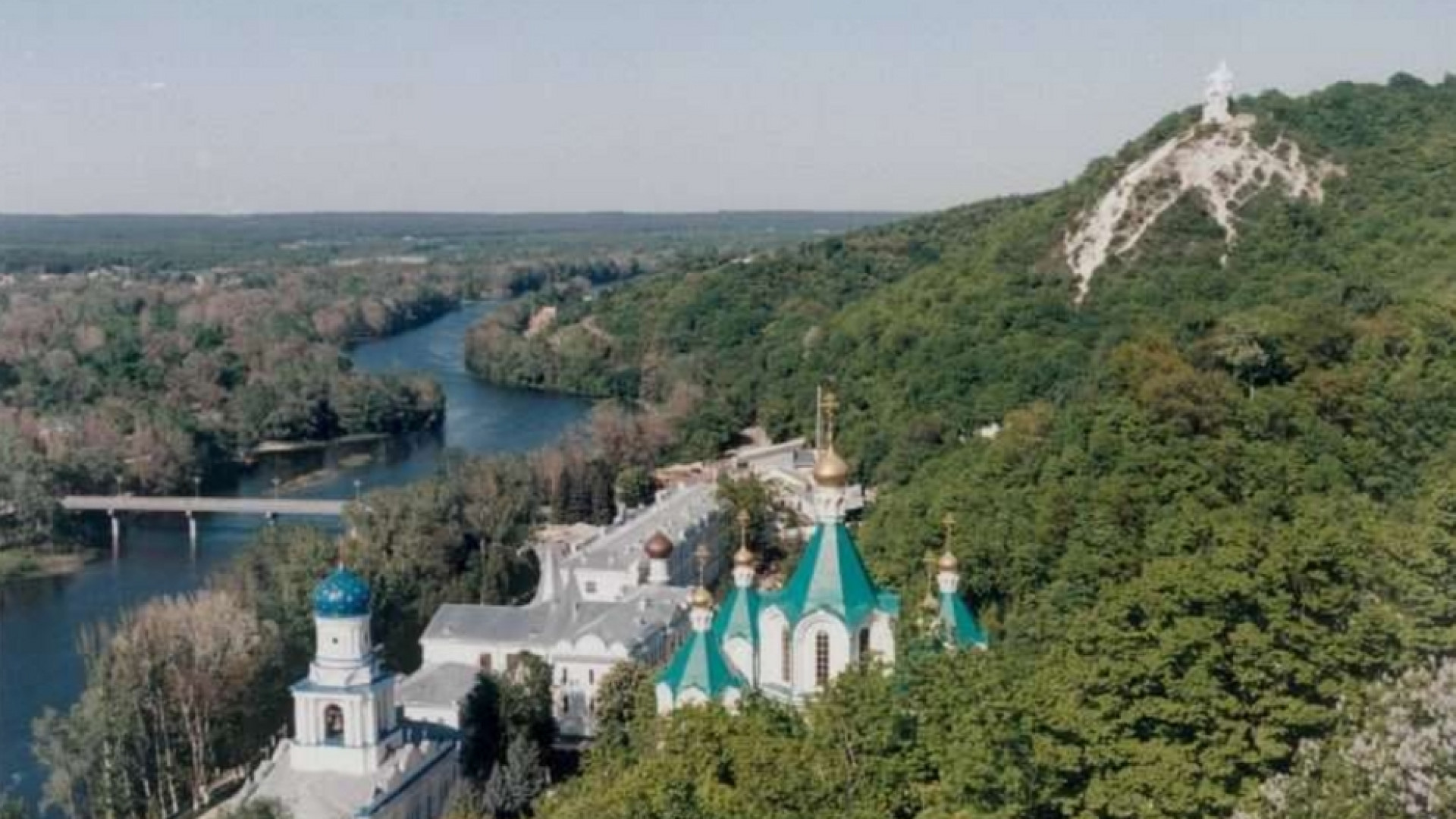 Immagine di Colpito lo storico monastero di Svyatogorsk: morti due monaci e una suora