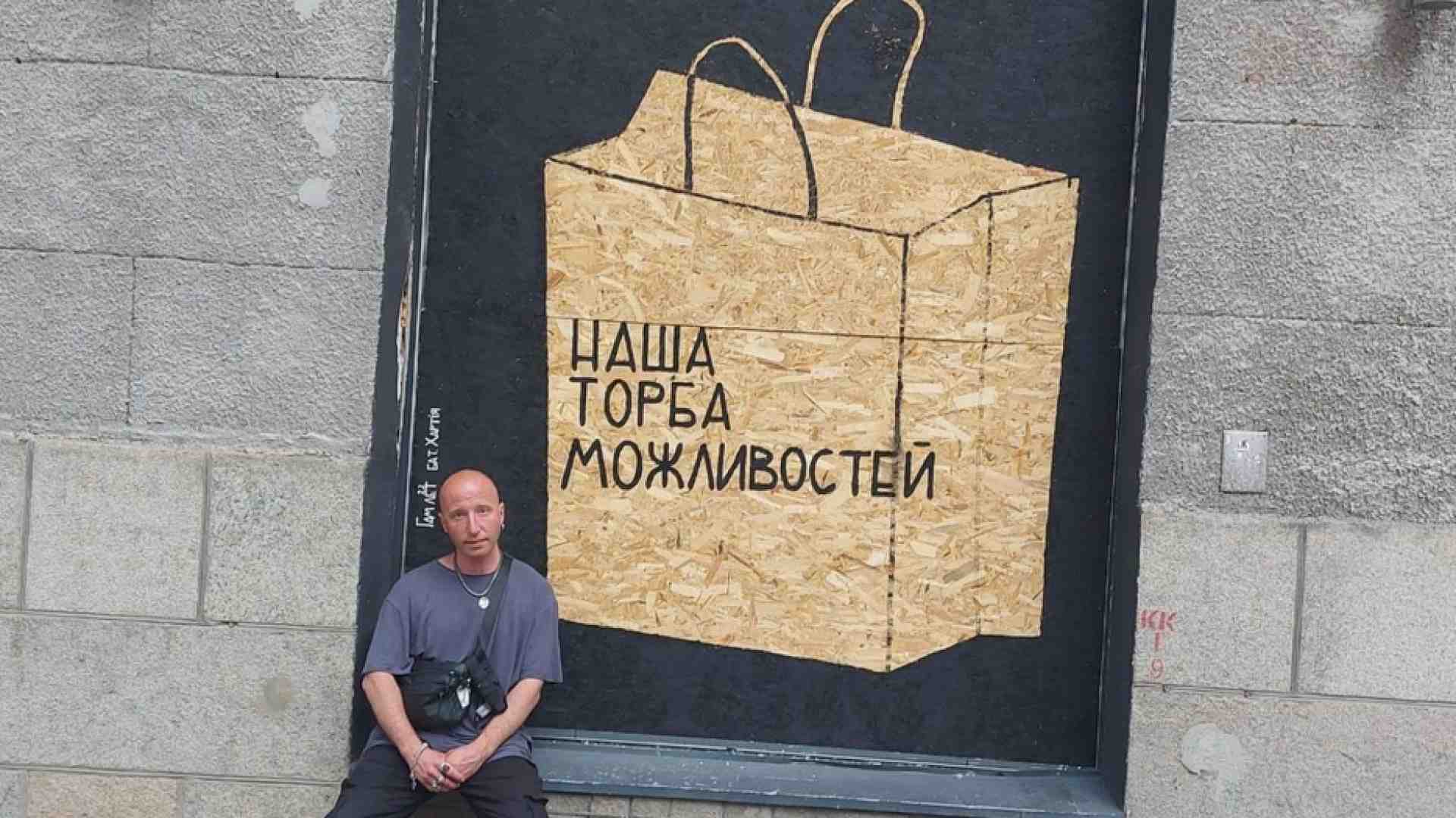 Immagine di Gamlet Zinkyvsky: «Con una bomboletta cancello le ferite di Kharkiv»