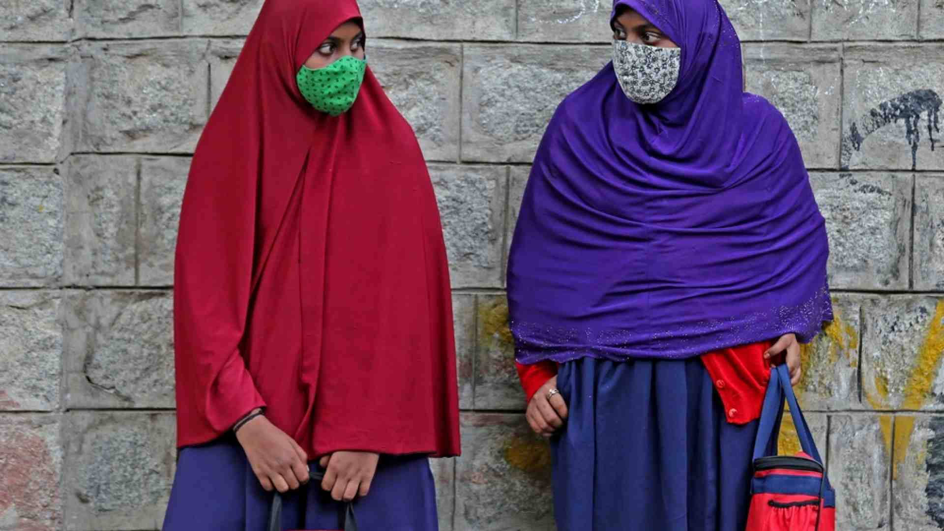 Immagine di Violenze per la dote scarsa, tre sorelle (e due figli) si tolgono la vita