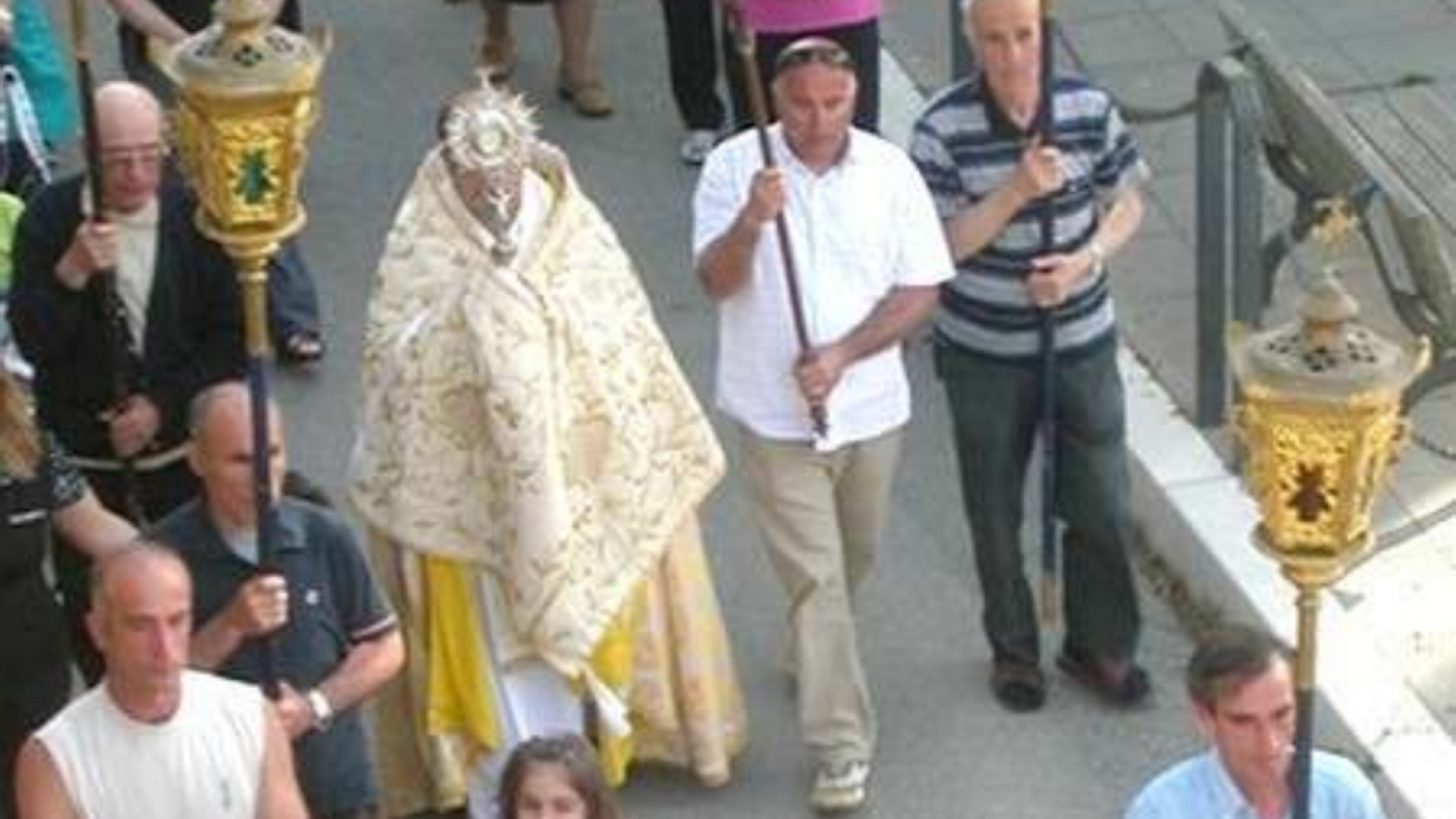 Immagine di Il vescovo ai parroci: feste patronali, ai fornitori chiedete la fattura