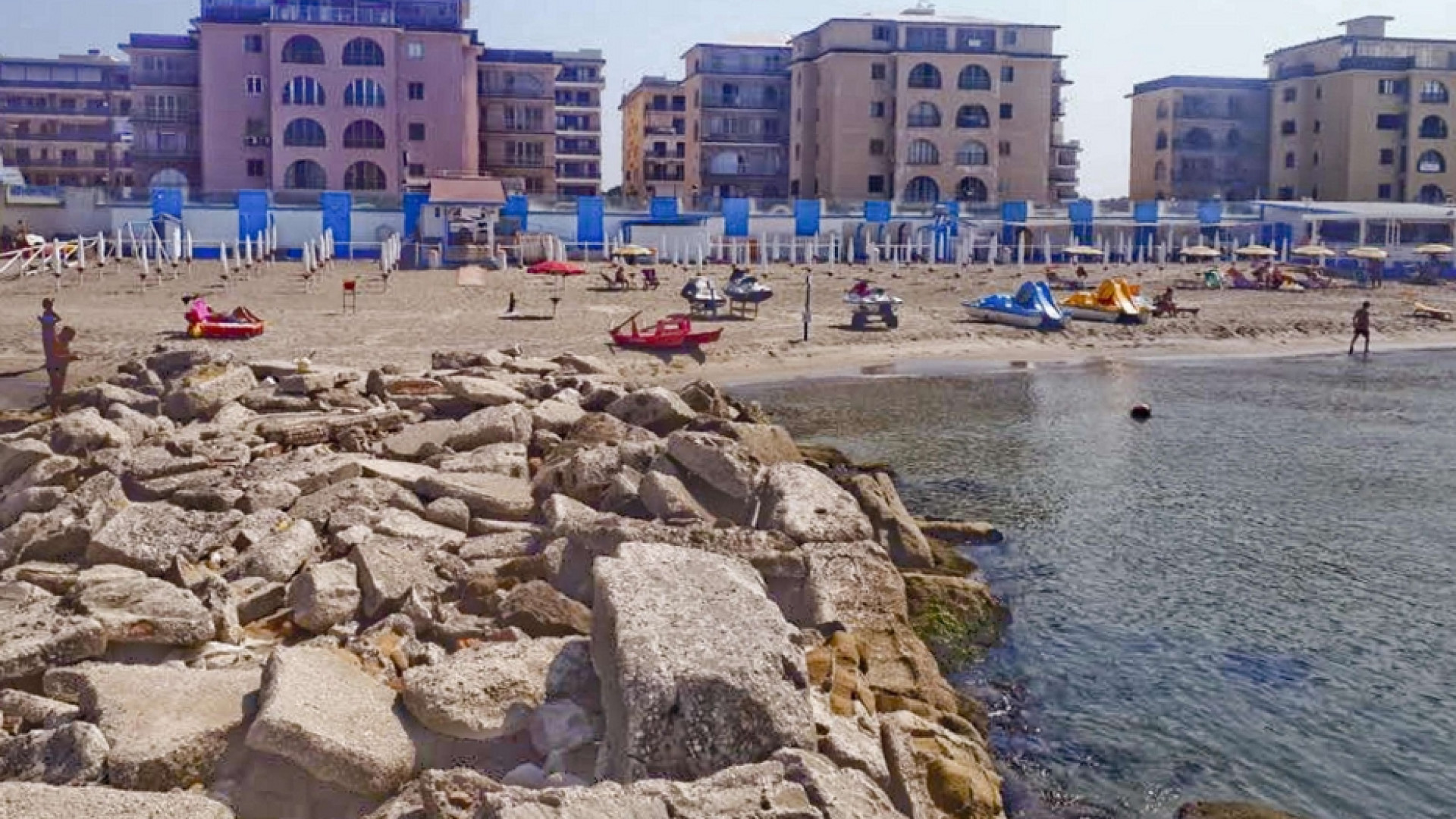 Immagine di La storia di Said morto dopo aver salvato due bimbi in mare