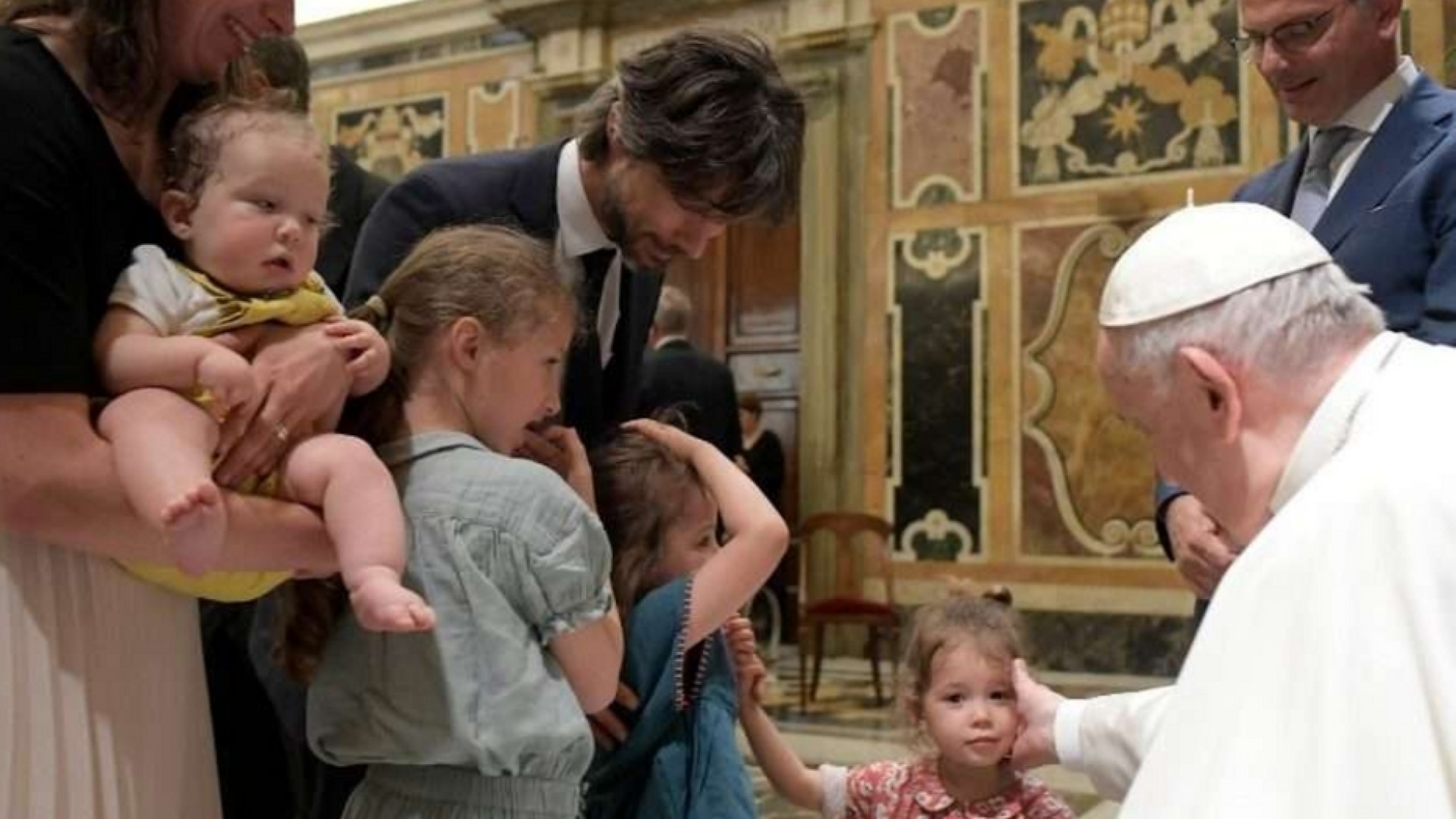 Immagine di Il Papa: fare rete contro le piaghe di pornografia e utero in affitto