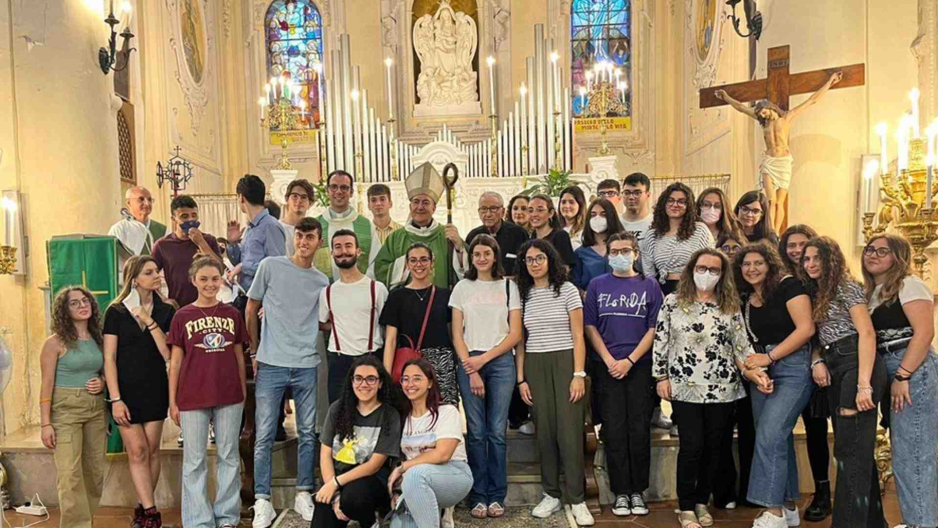 Immagine di La Messa prima degli esami. L'arcivescovo Michele Seccia benedice i maturandi