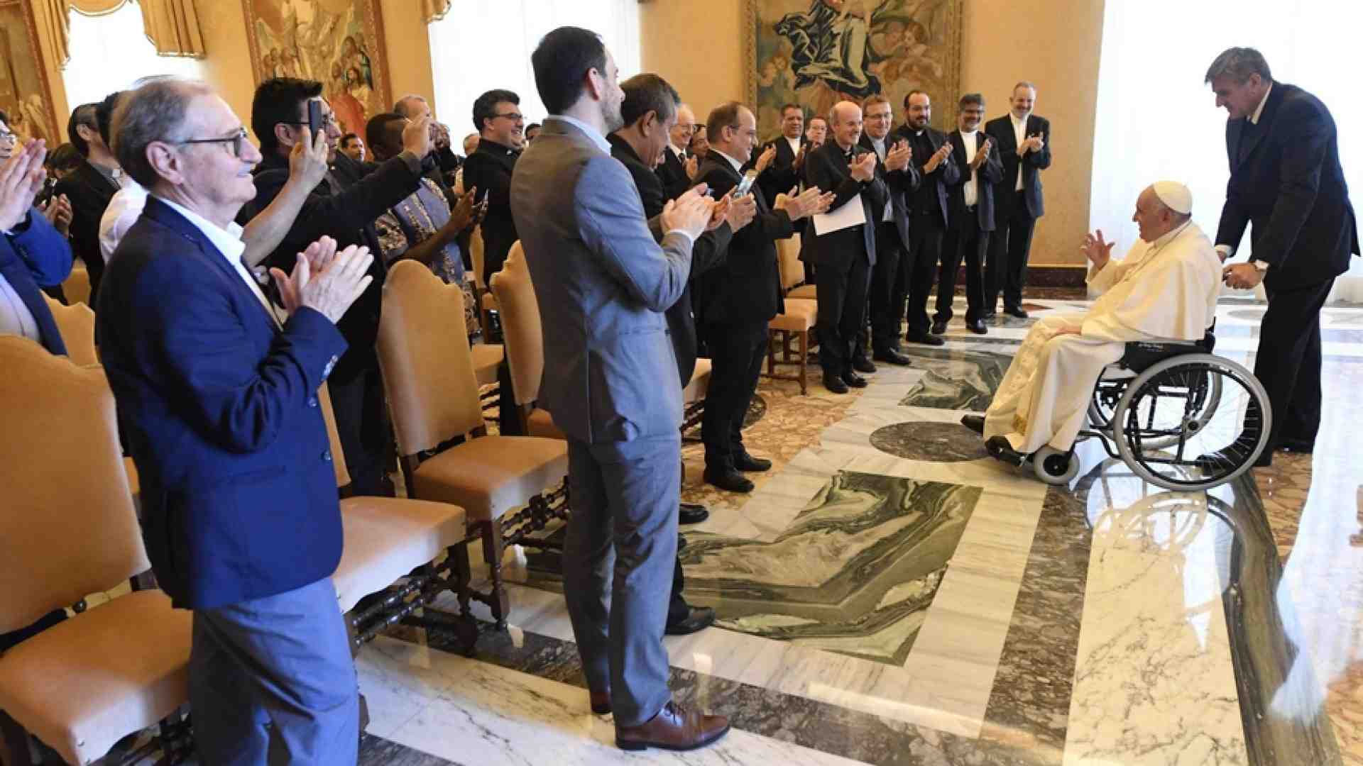 Immagine di Il Papa: la comunicazione ha bisogno di pulizia e completezza