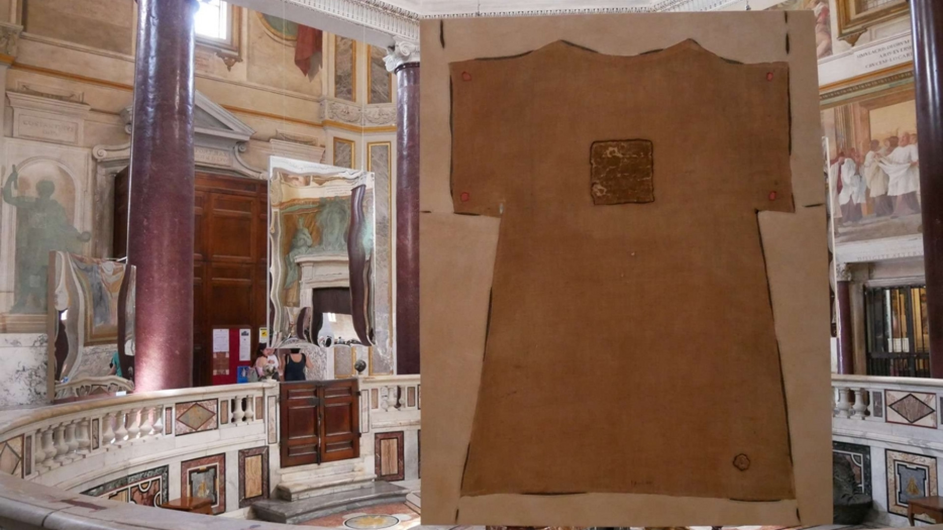Immagine di L'arte di Sidival Fila e l'intreccio della tunica di Dio