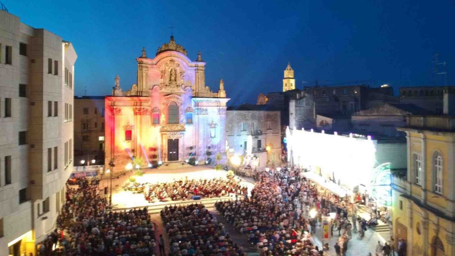 Immagine di «Avvenire» d’estate, stagione di Feste
