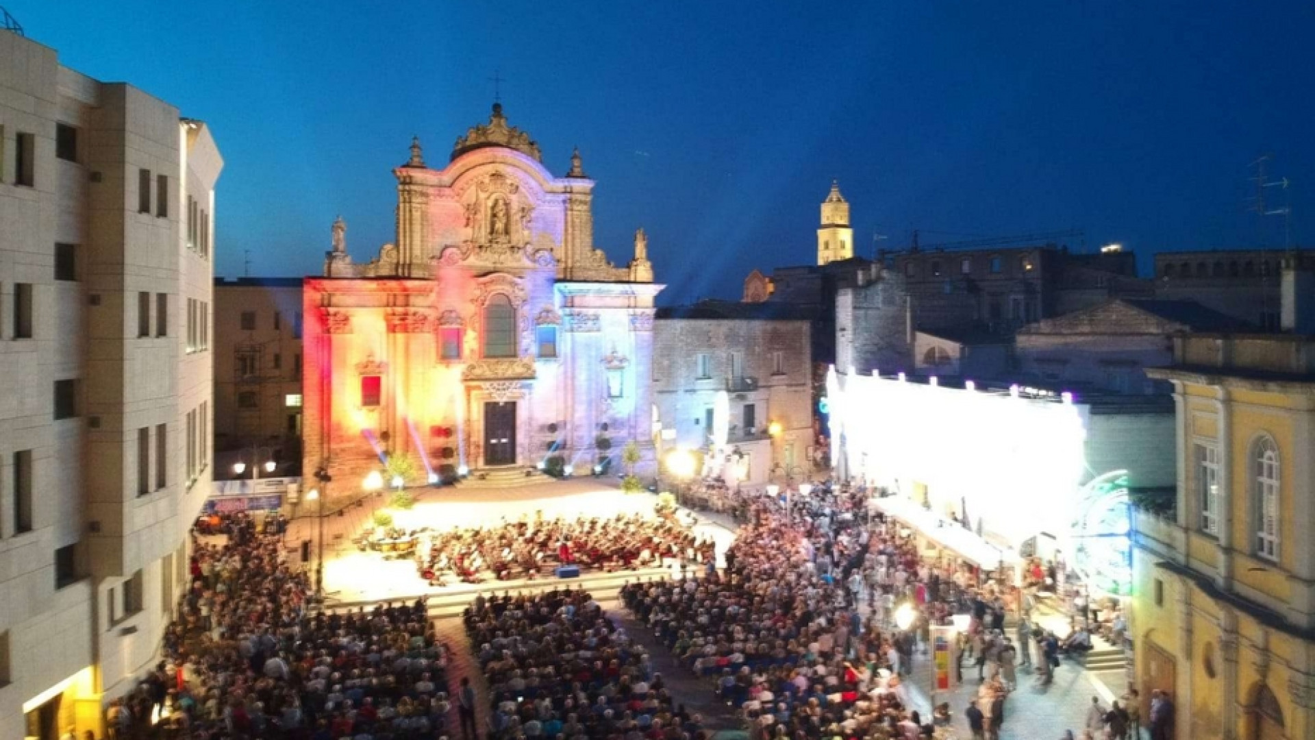 Immagine di «Avvenire» d’estate, stagione di Feste
