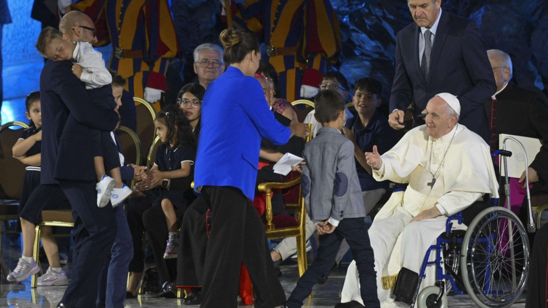 Immagine di I «piccoli passi» della famiglia. Papa Francesco apre l'incontro mondiale