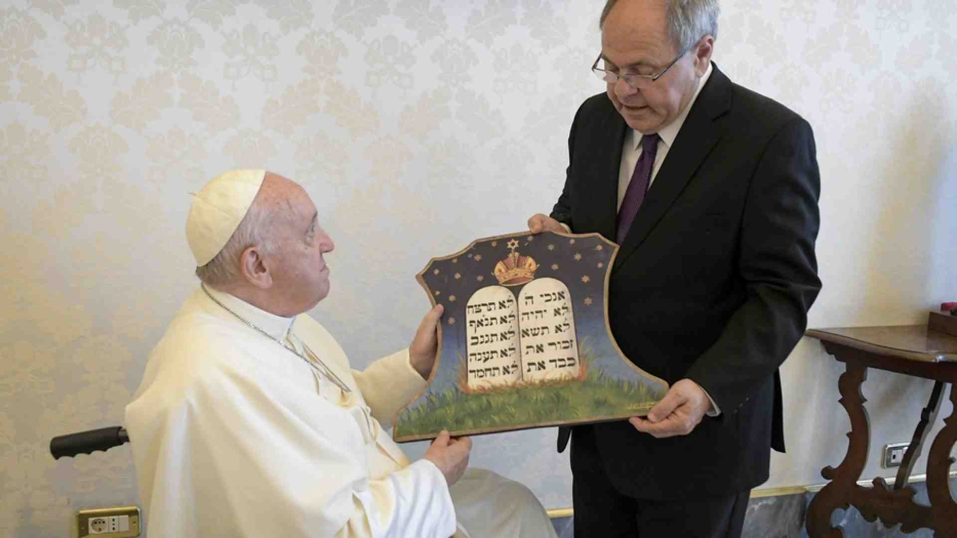 Immagine di Dayan (Yad Vashem): «Tornati i tempi bui della Seconda guerra mondiale»