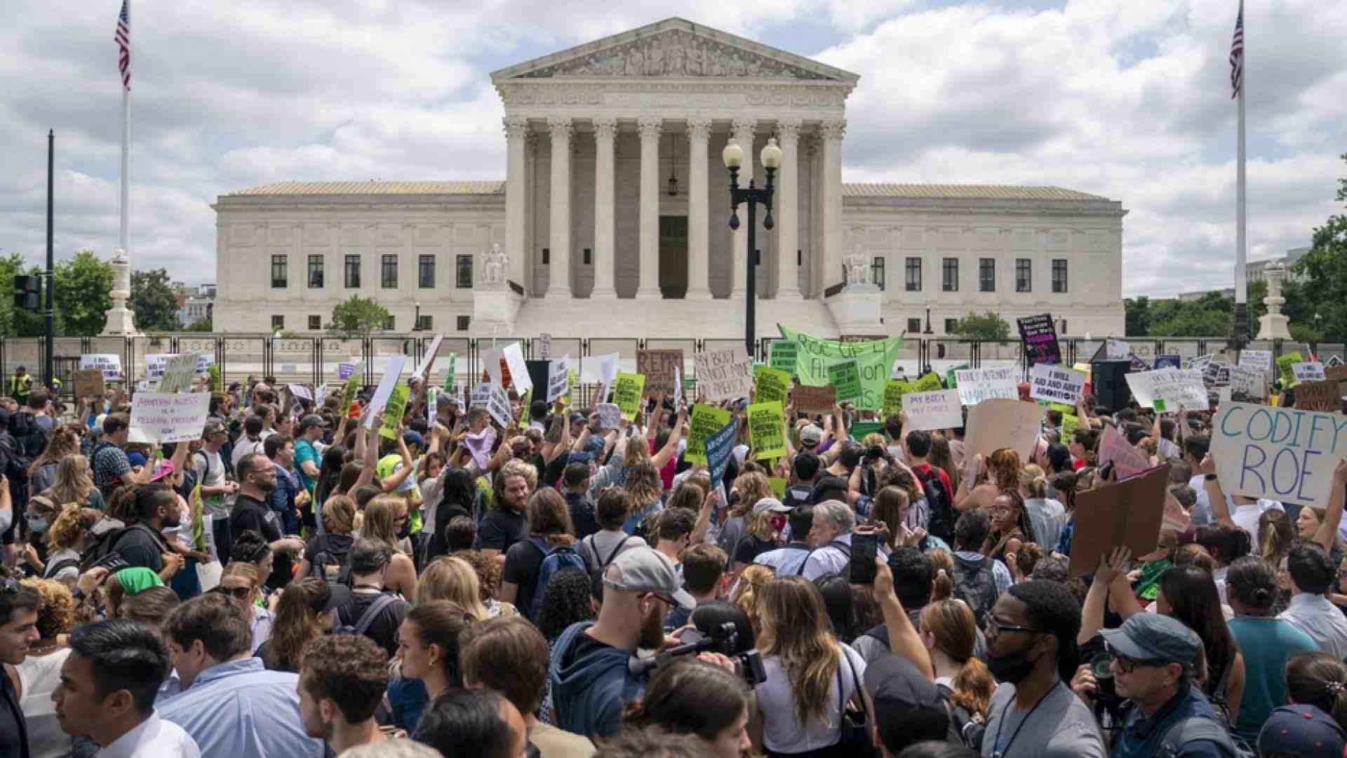 Immagine di Sentenza Usa sull'aborto, «l'ora di riflettere insieme»