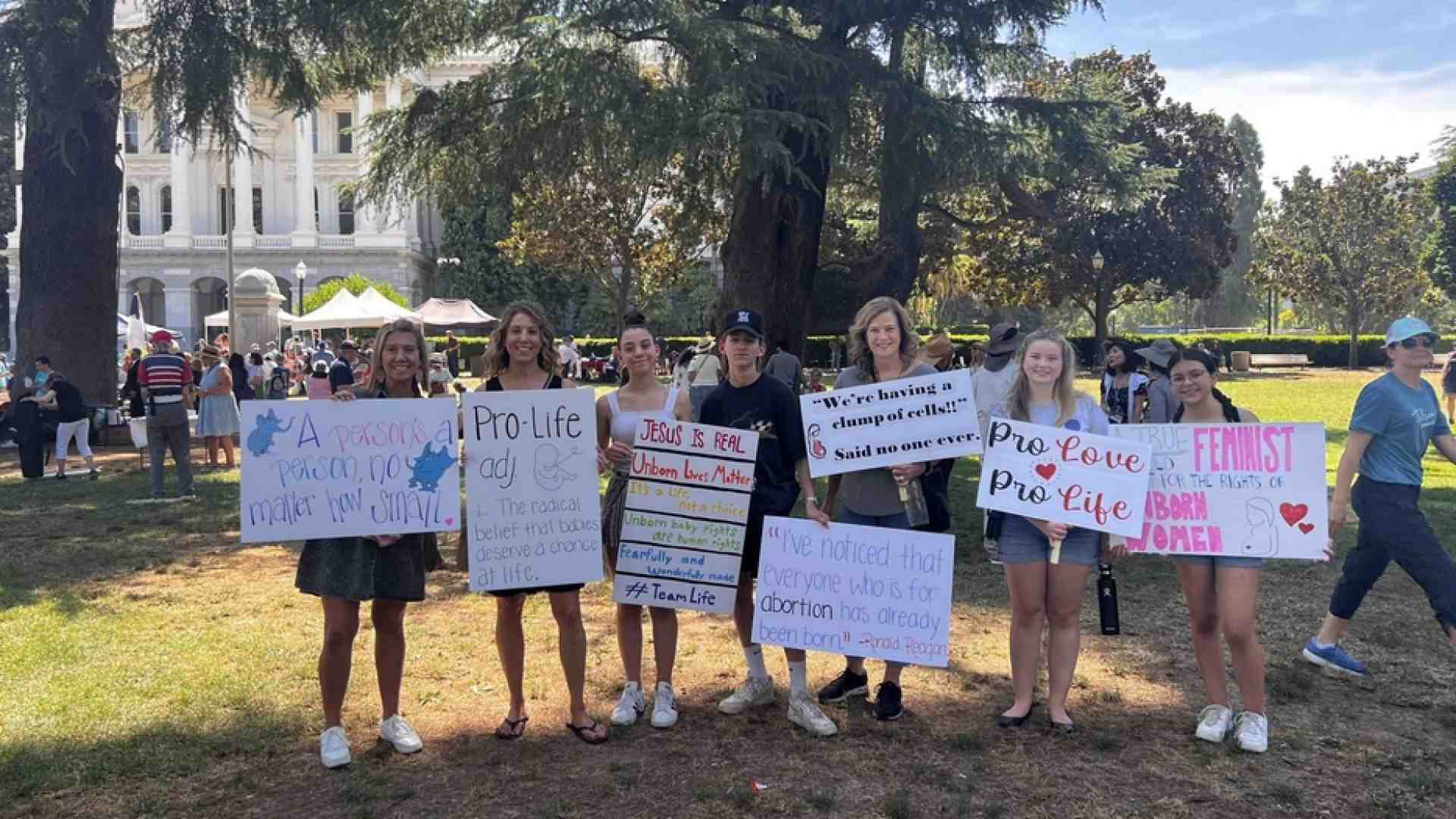 Immagine di Manchin e Sinema, i senatori dem che fermano la legge federale Usa sull’aborto