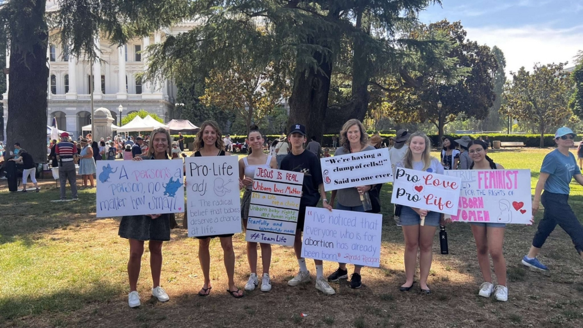 Immagine di Manchin e Sinema, i senatori dem che fermano la legge federale Usa sull’aborto