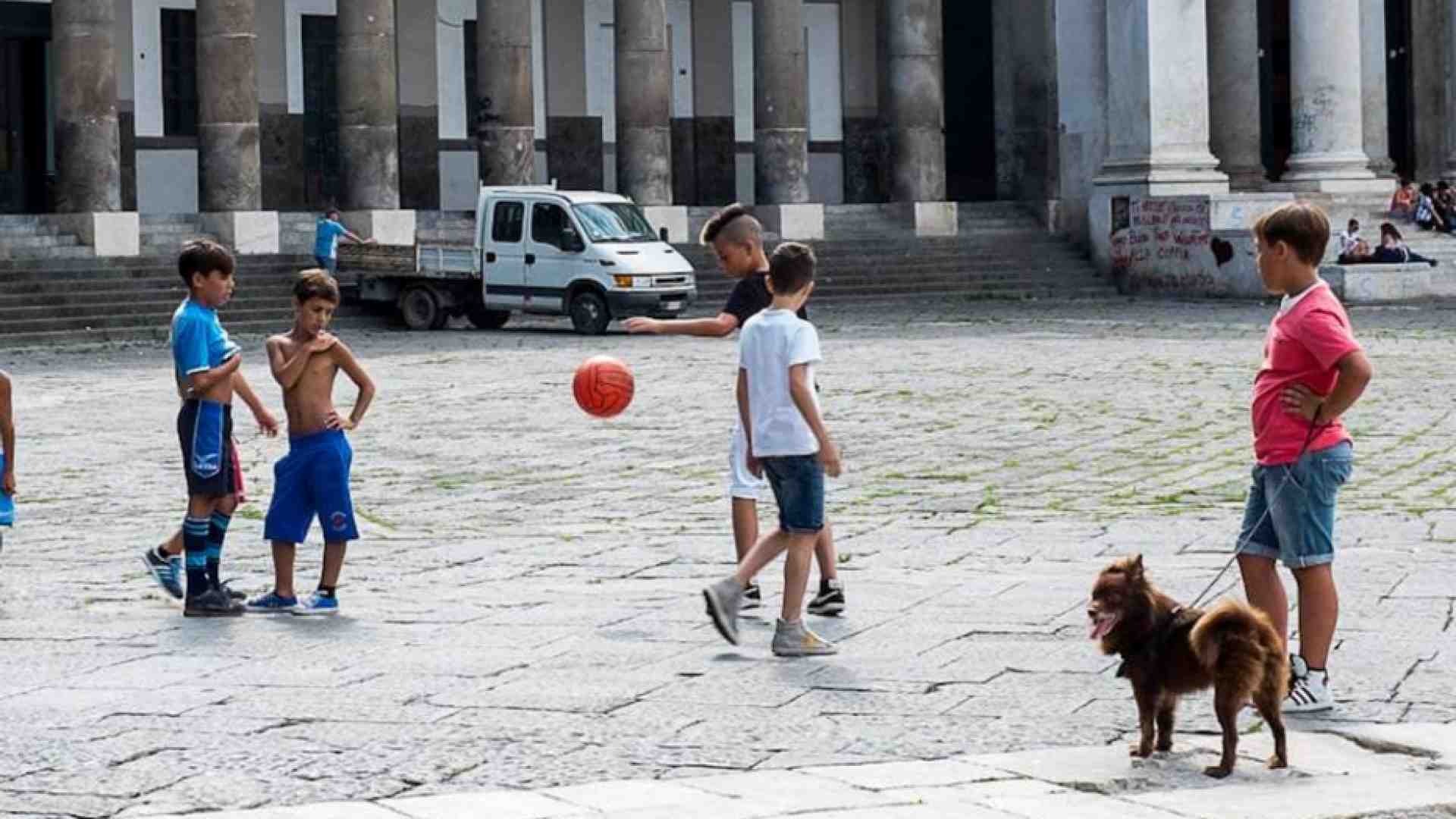 Immagine di I bambini che lasciano scuola è emergenza sociale