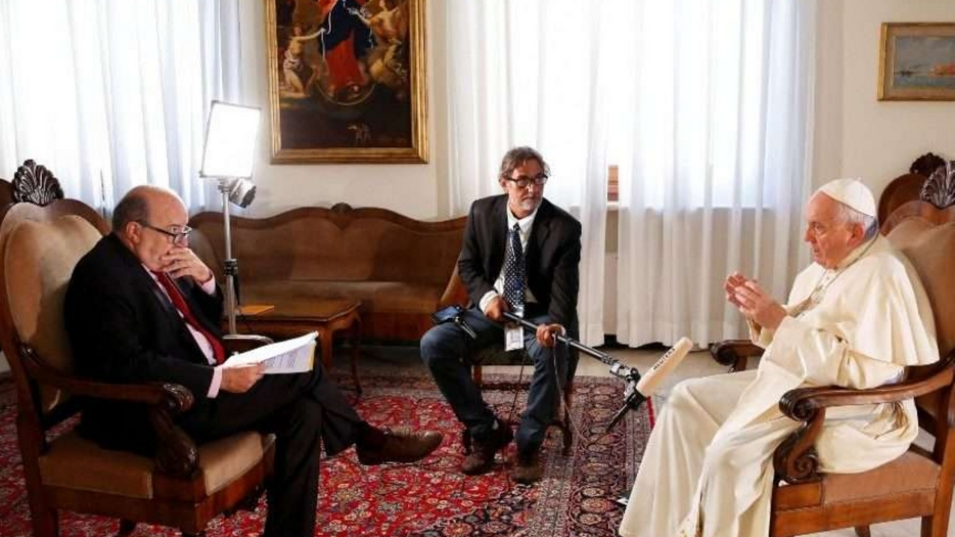 Immagine di Papa Francesco: «Dimissioni? Mai pensato». "Voglio andare a Kiev e Mosca"