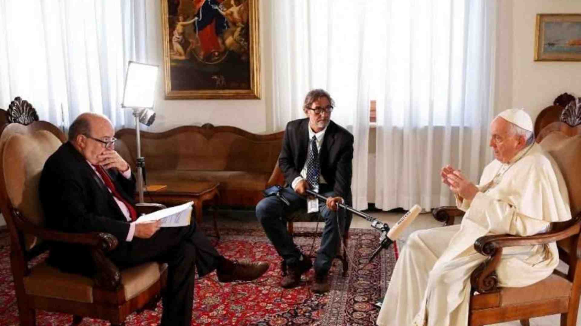 Immagine di Papa Francesco: «Dimissioni? Mai pensato». "Voglio andare a Kiev e Mosca"