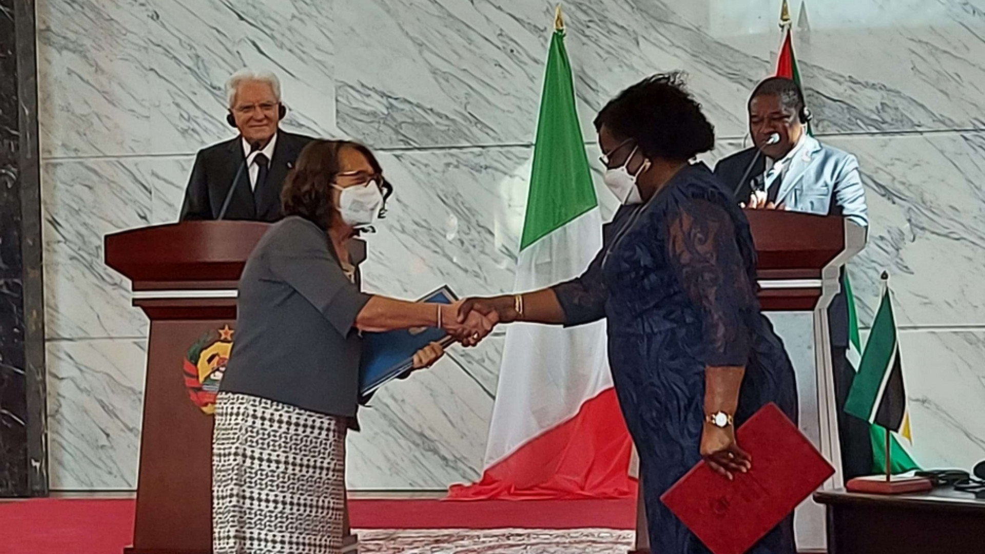 Immagine di Mattarella in Mozambico: la pace indivisibile nel mondo