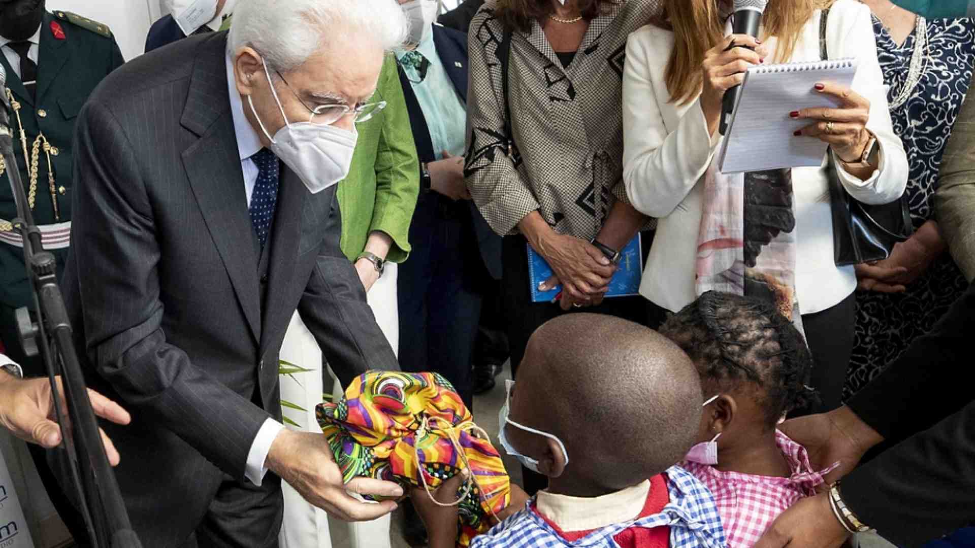 Immagine di Mattarella al centro Dream, "simbolo dell'amicizia col Mozambico"