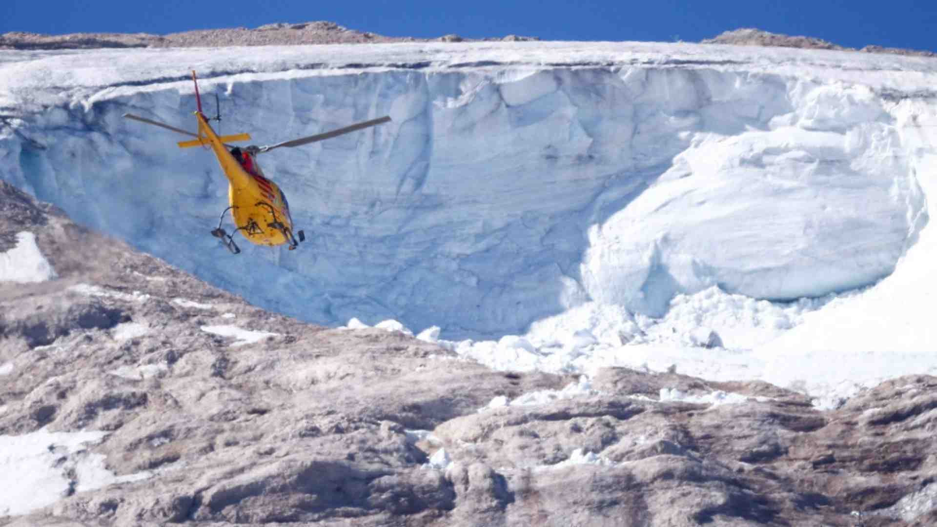 Immagine di Marmolada, ritrovati altri 2 corpi. «Forse alpinisti della stessa cordata»