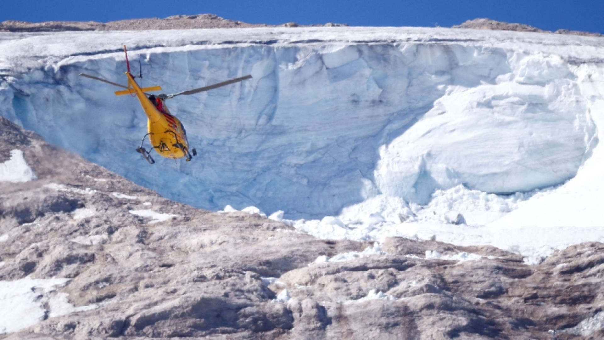 Immagine di Marmolada, ritrovati altri 2 corpi. «Forse alpinisti della stessa cordata»