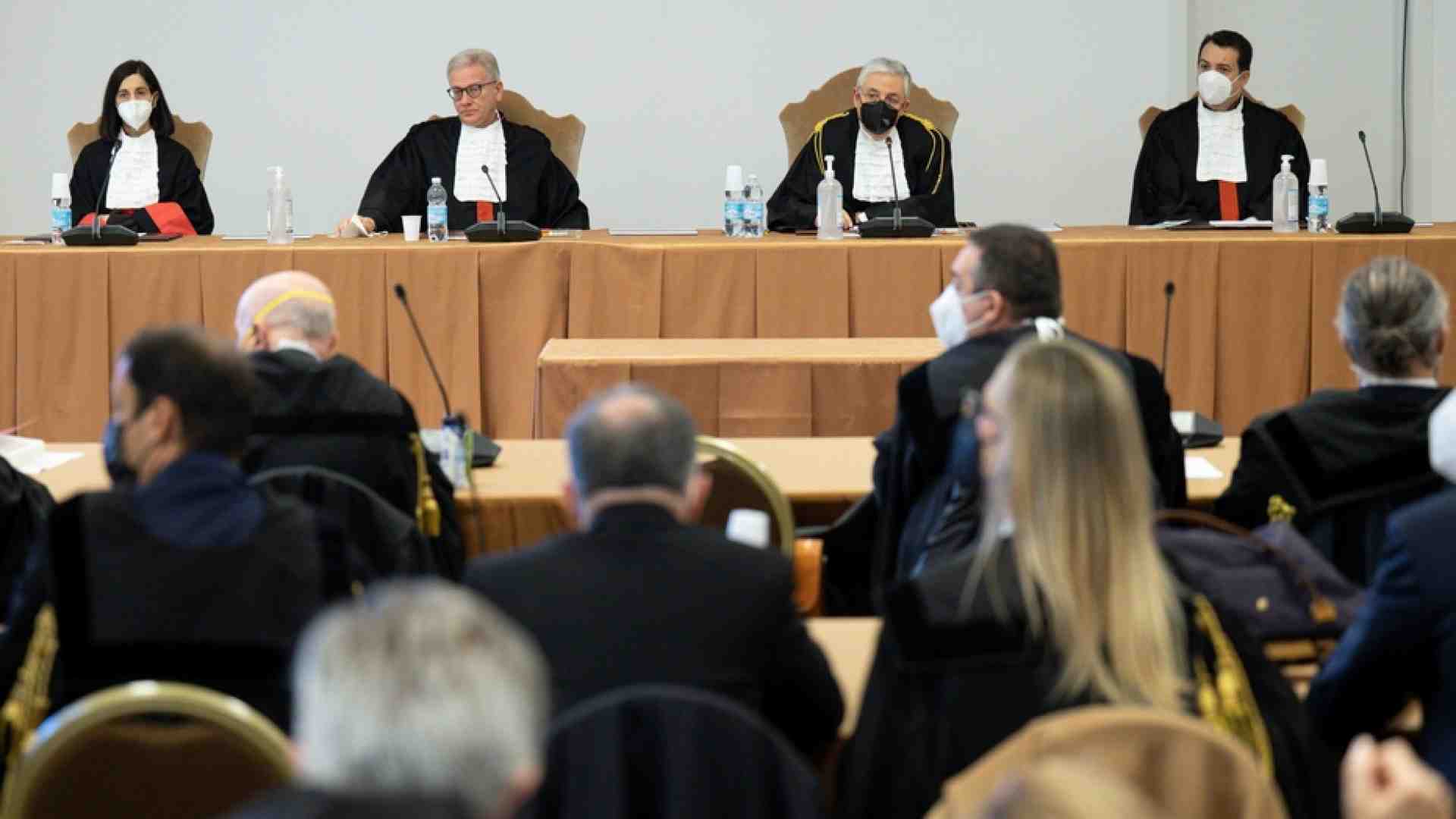 Immagine di Papa Francesco: non più scandali come il palazzo di Londra