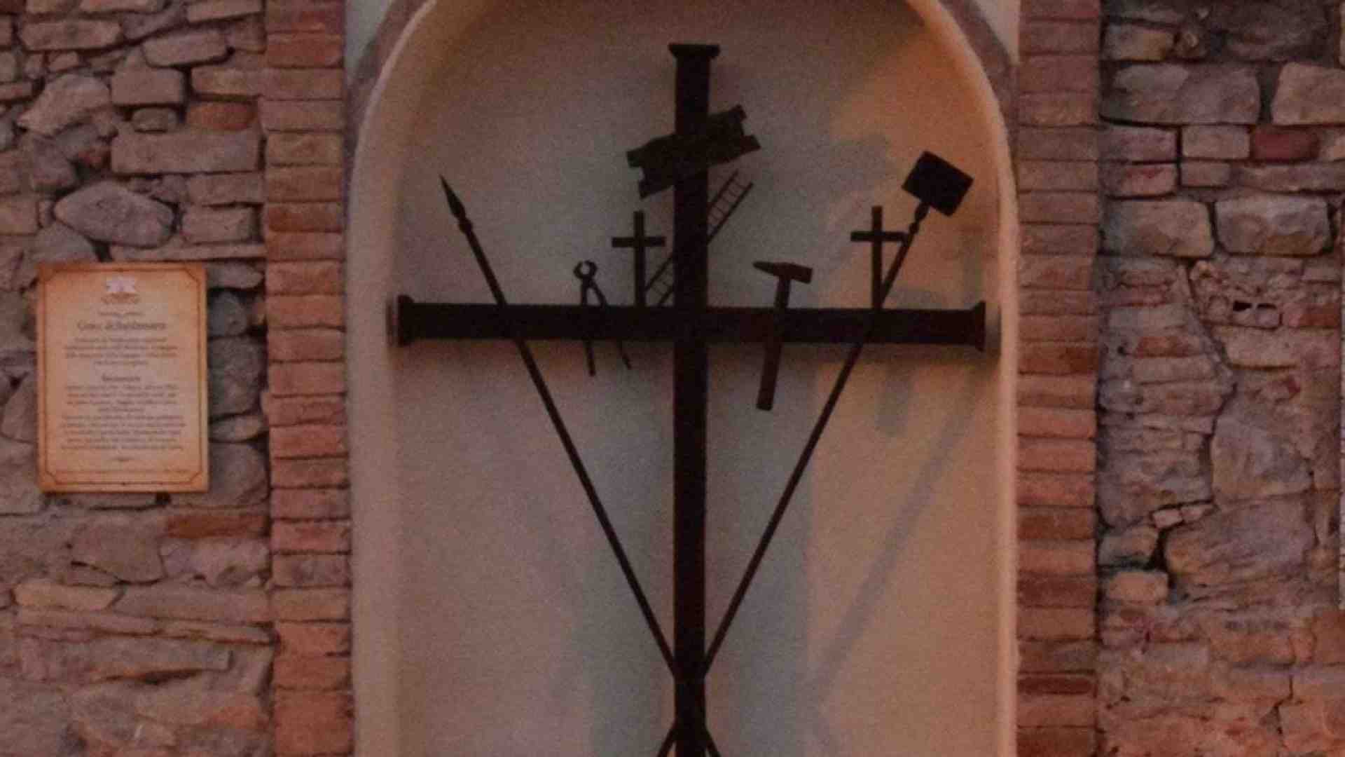 Immagine di Baldassarre, il "santo" delle croci lungo le strade