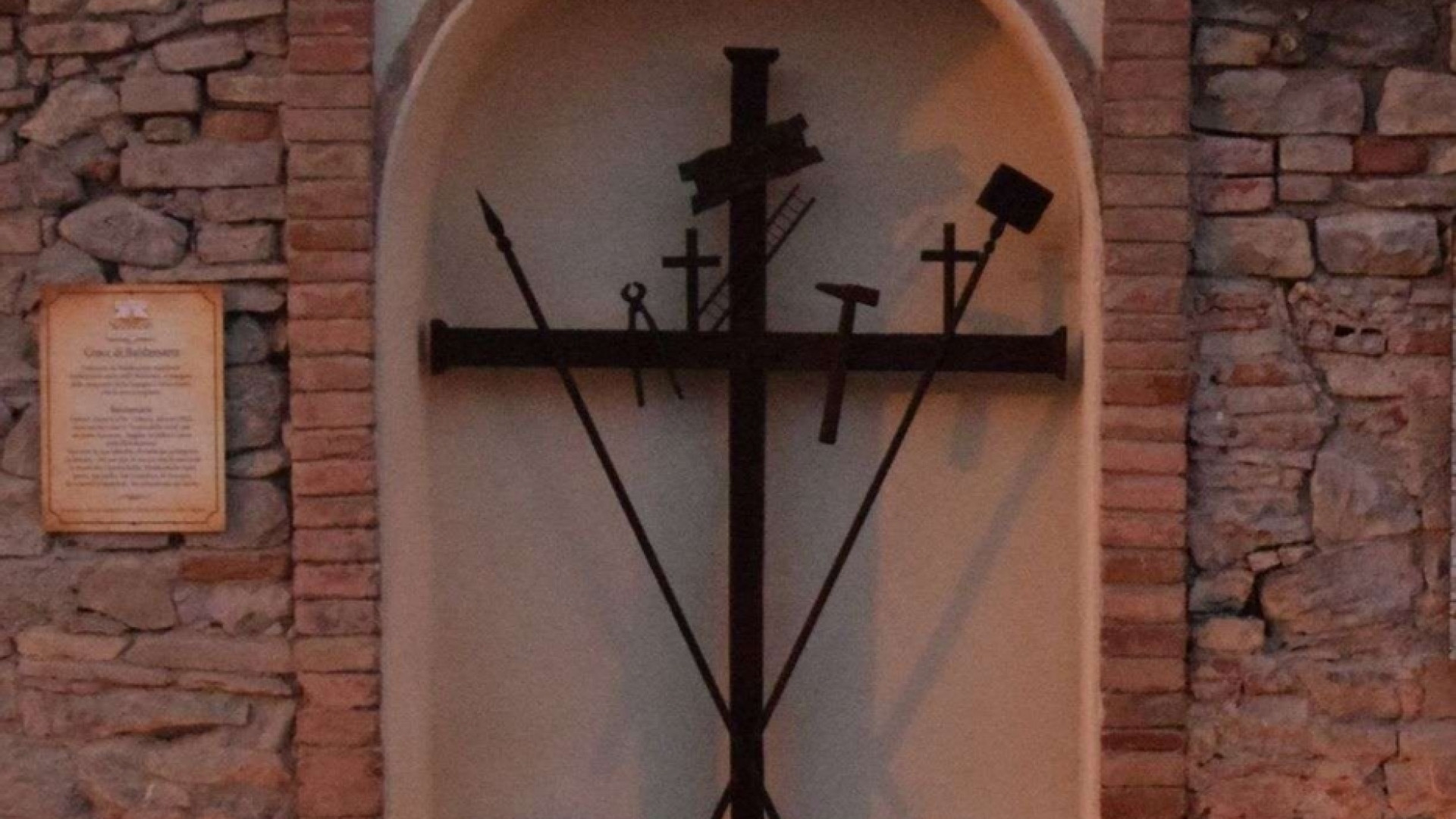 Immagine di Baldassarre, il "santo" delle croci lungo le strade