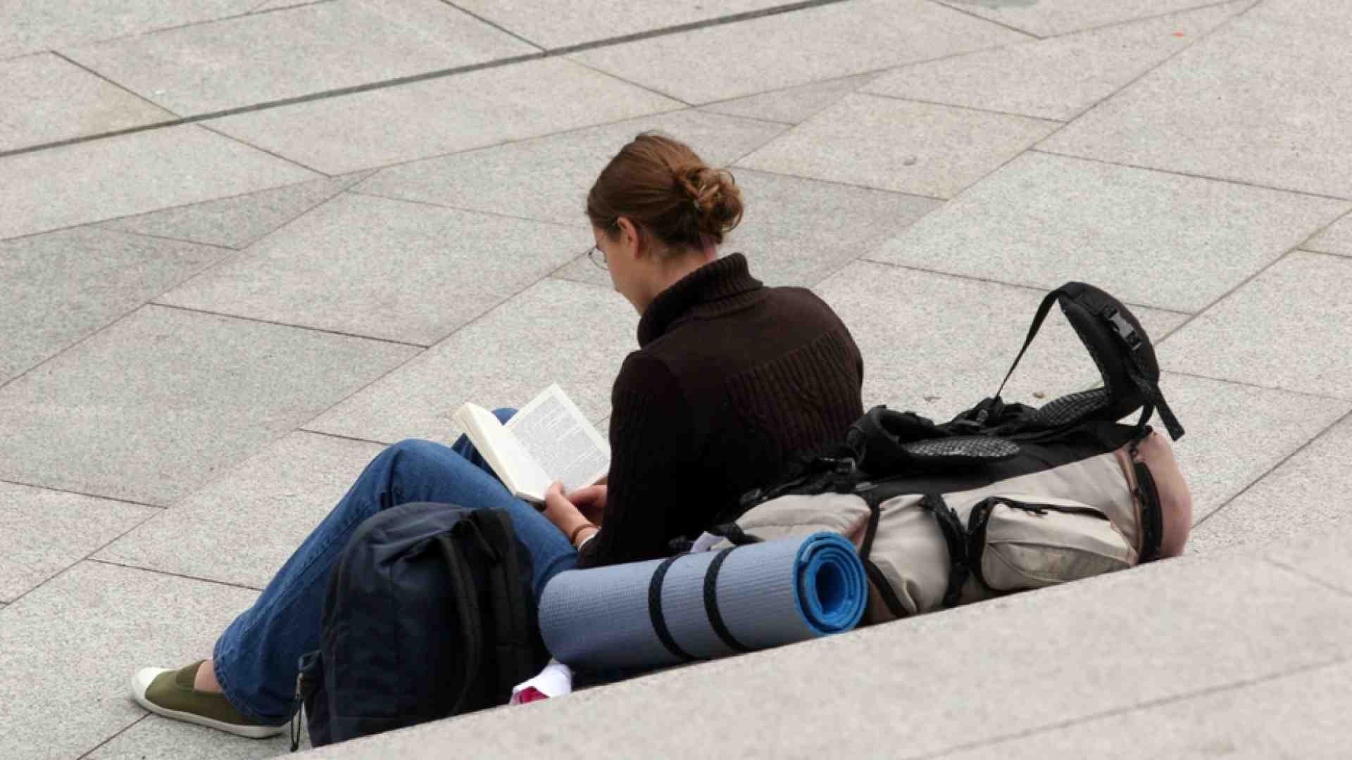 Immagine di 10 libri da mettere in valigia: i consigli per lettori da 11 a 13 anni
