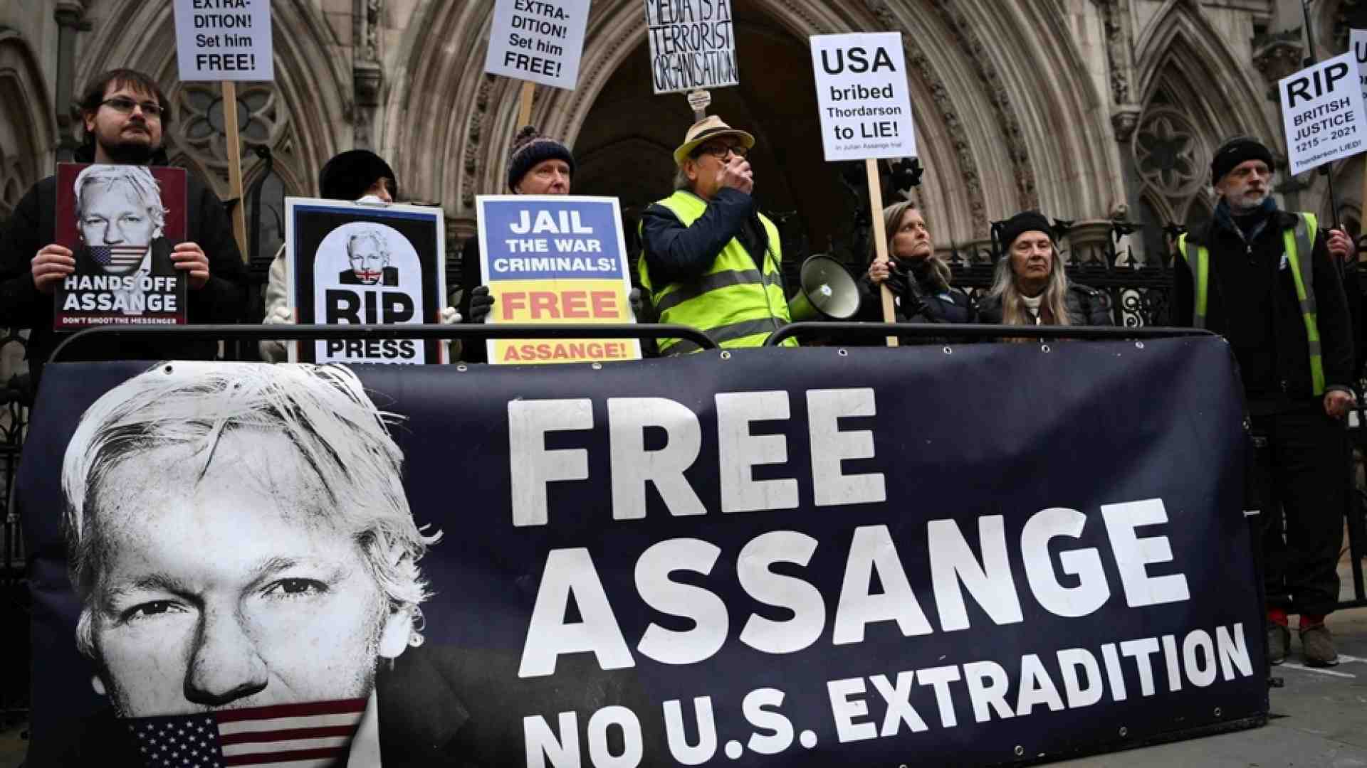 Immagine di Ex informatico della Cia condannato: passò file «esplosivi» a WikiLeaks