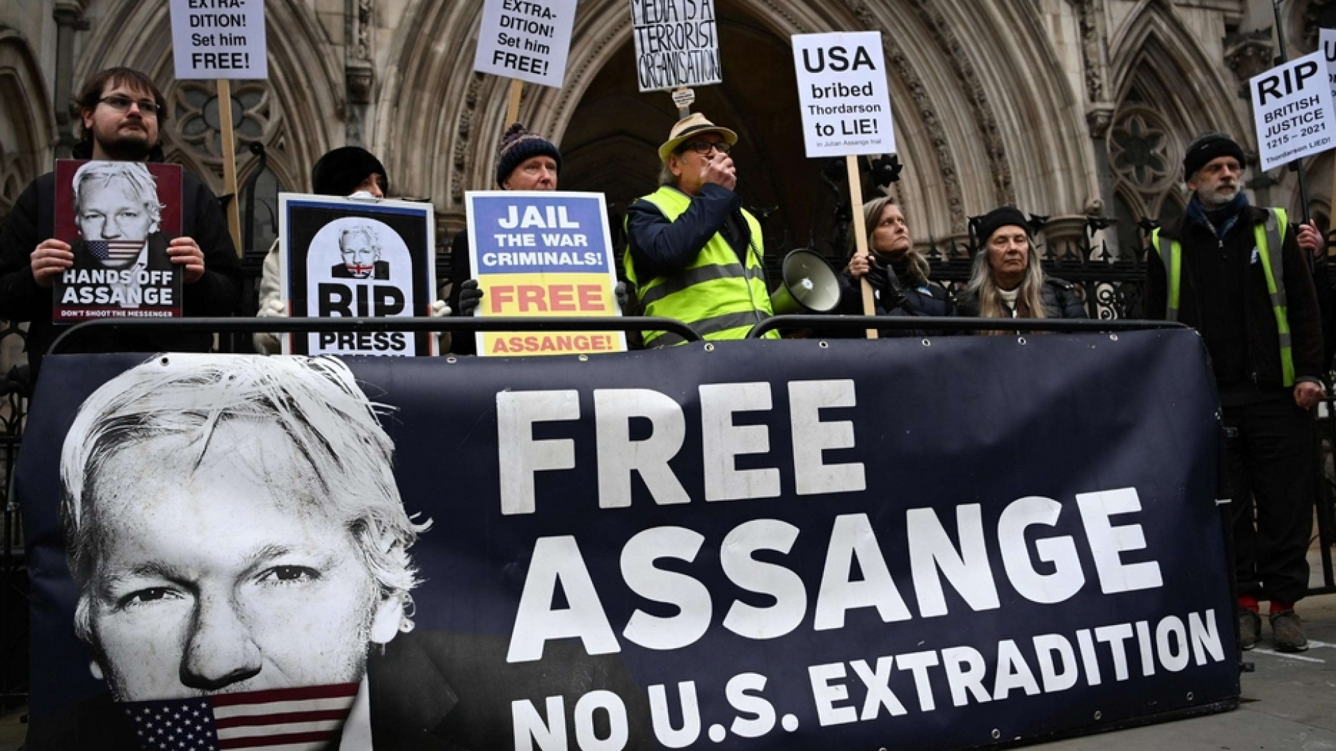 Immagine di Ex informatico della Cia condannato: passò file «esplosivi» a WikiLeaks