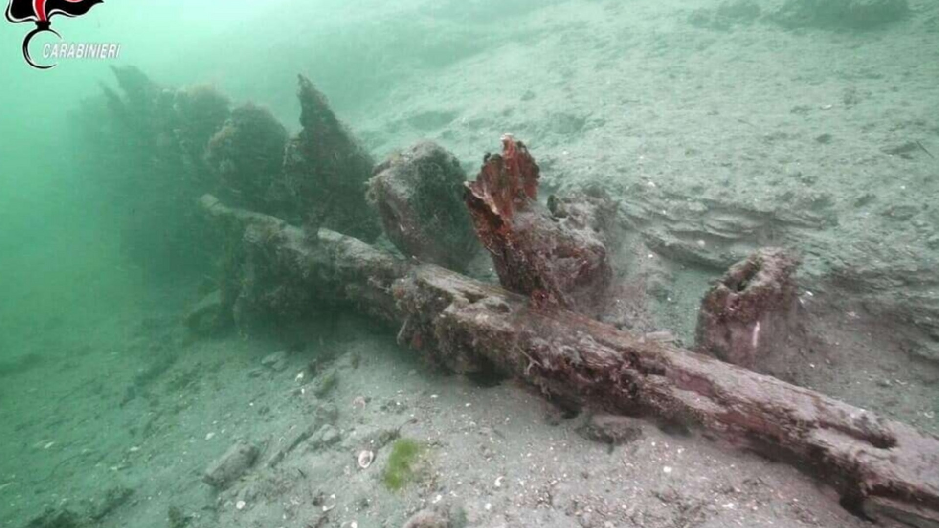 Immagine di Grado, i carabinieri ritrovano il relitto sommerso di una nave romana