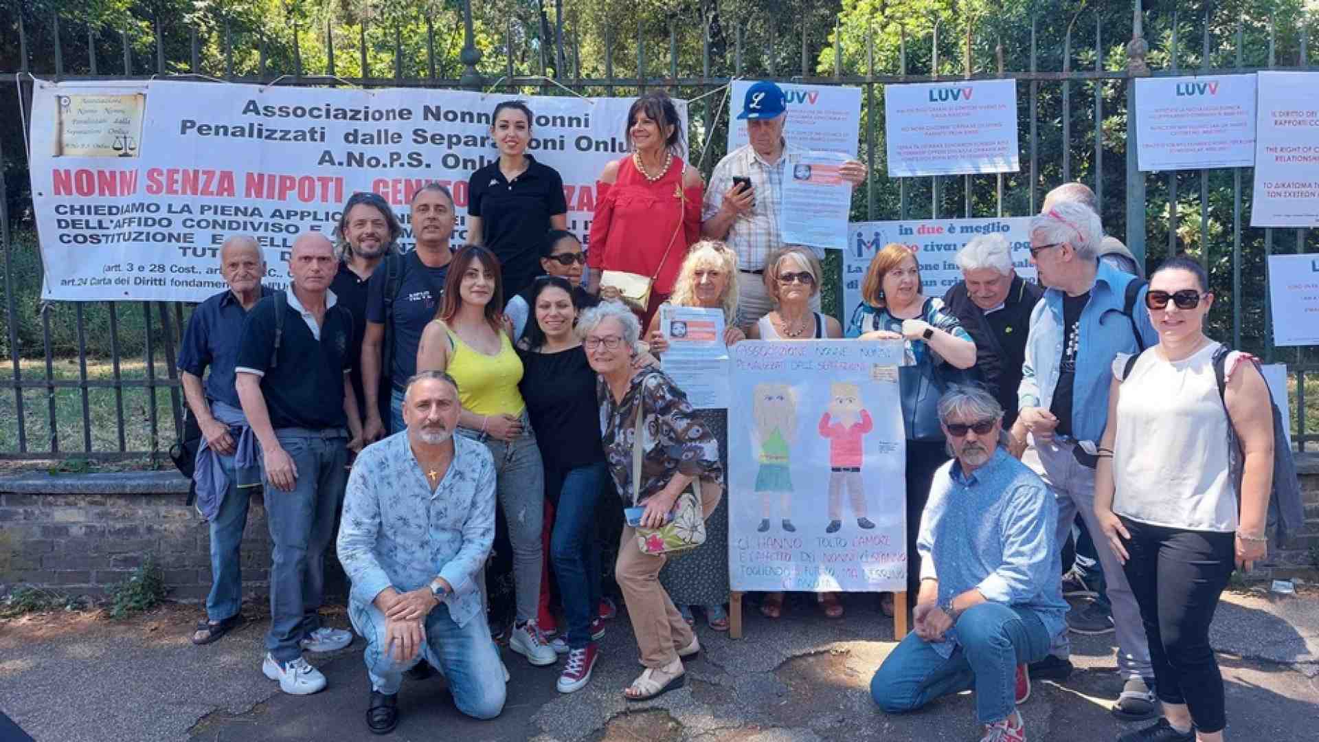 Immagine di Troppi minori 'rubati' dall'Italia. Genitori disperati: nessun aiuto