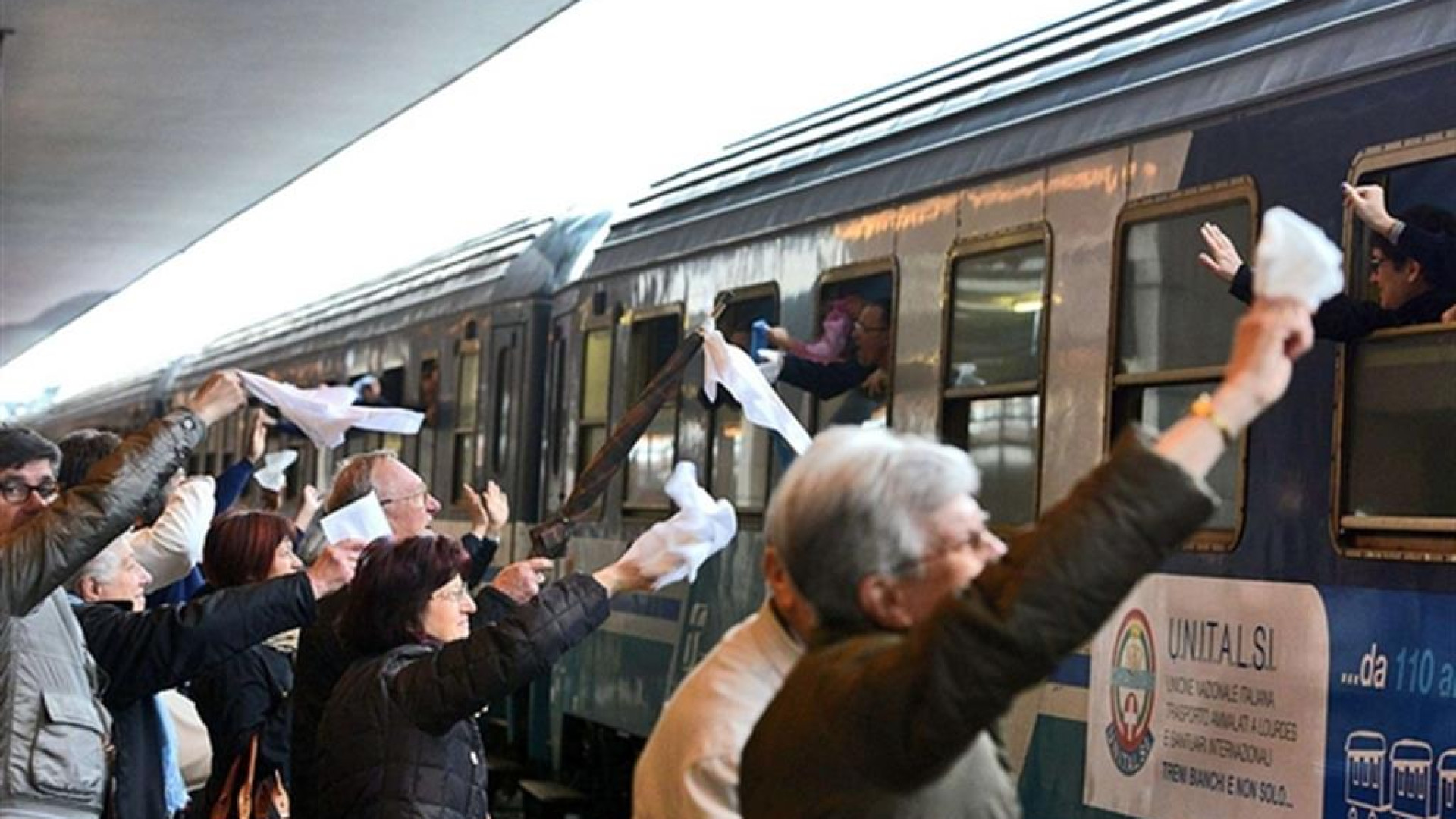 Immagine di Ritorna il pellegrinaggio Unitalsi a Lourdes in treno, pregando per l'Ucraina