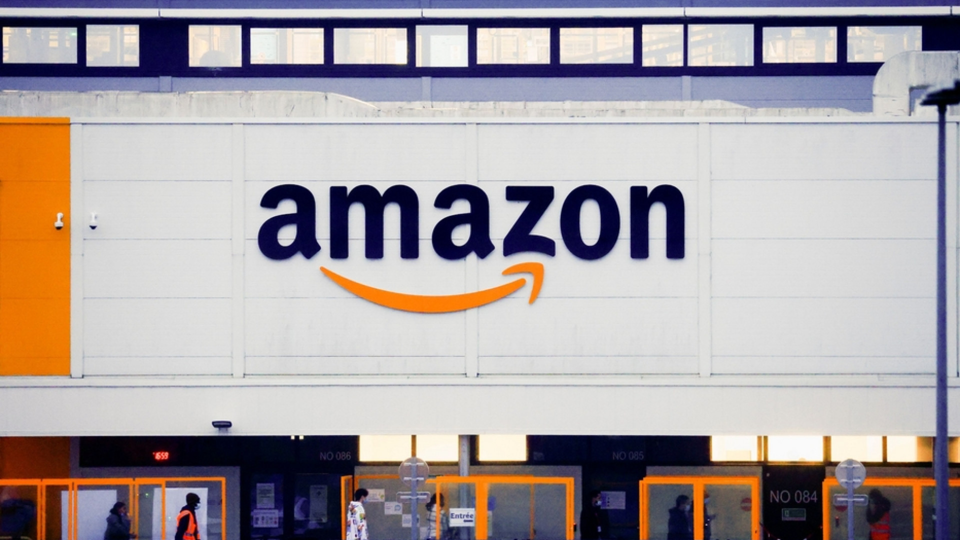 Immagine di Amazon dichiara guerra alle false recensioni online