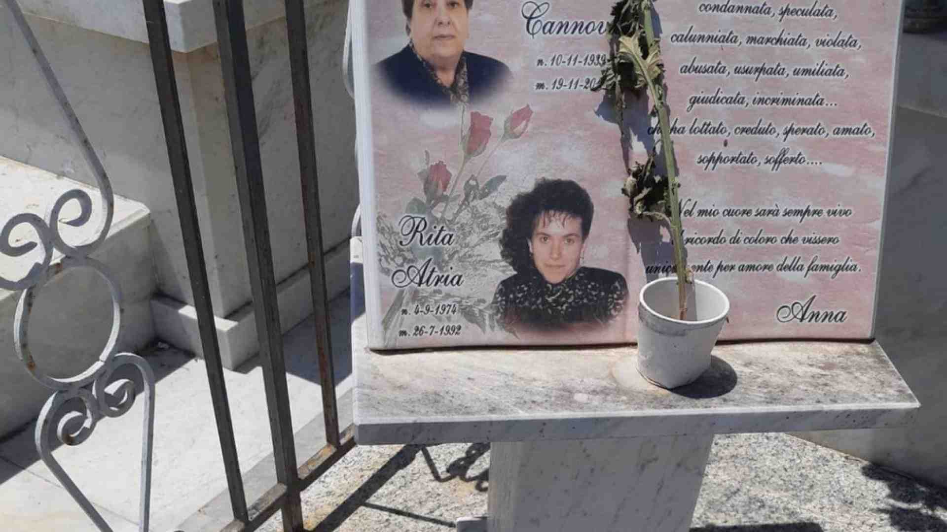 Immagine di Sulla tomba di Rita, la "picciridda" lasciata sola