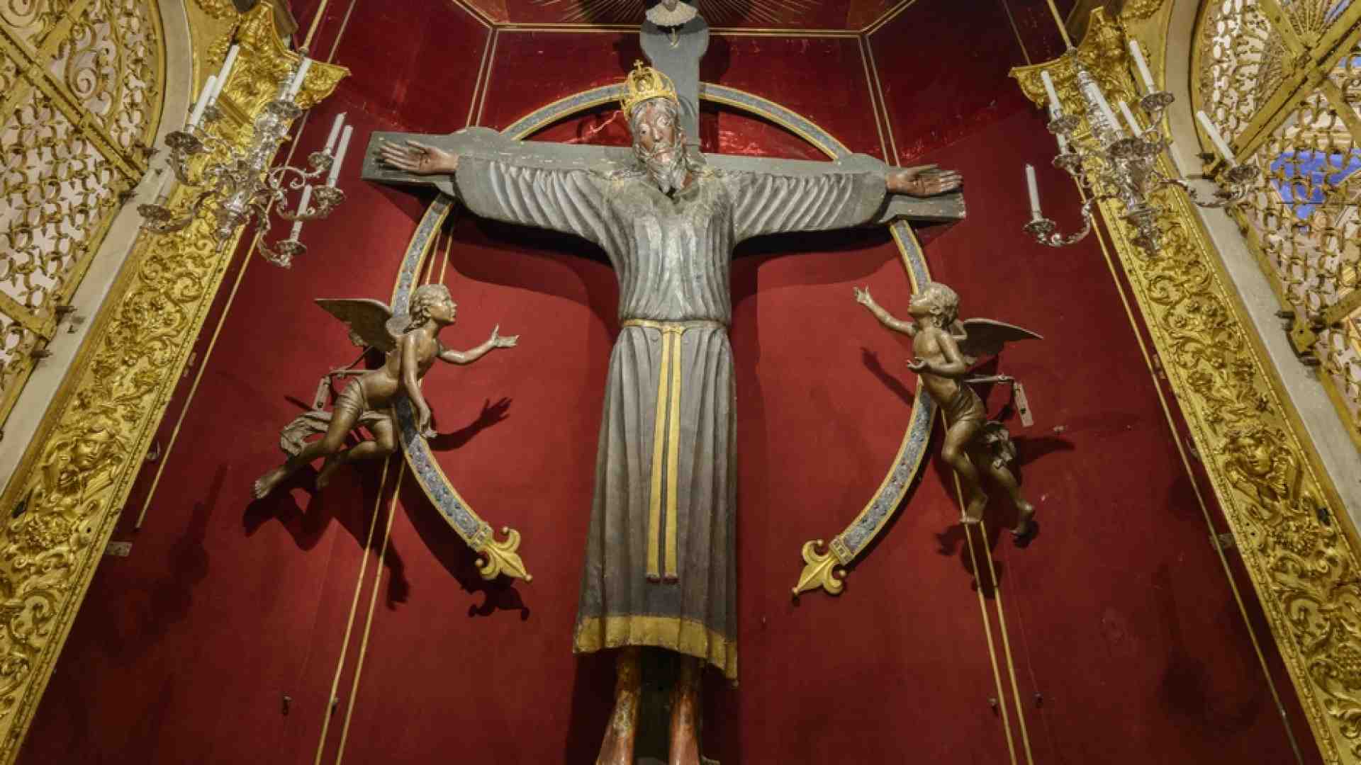 Immagine di Al via in Cattedrale l'operazione restauro del Volto Santo