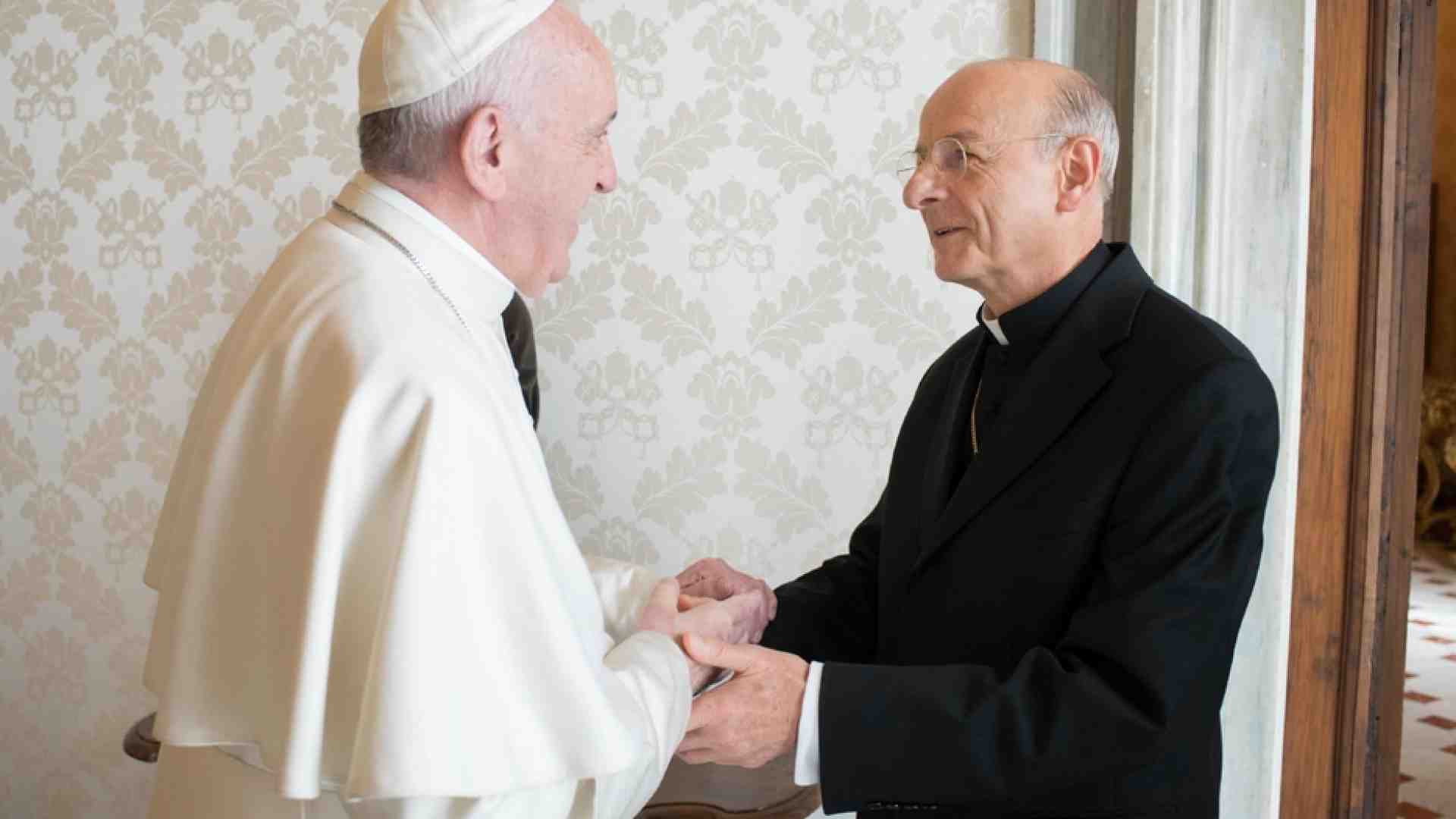 Immagine di Papa Francesco: il prelato dell'Opus Dei non potrà più essere vescovo