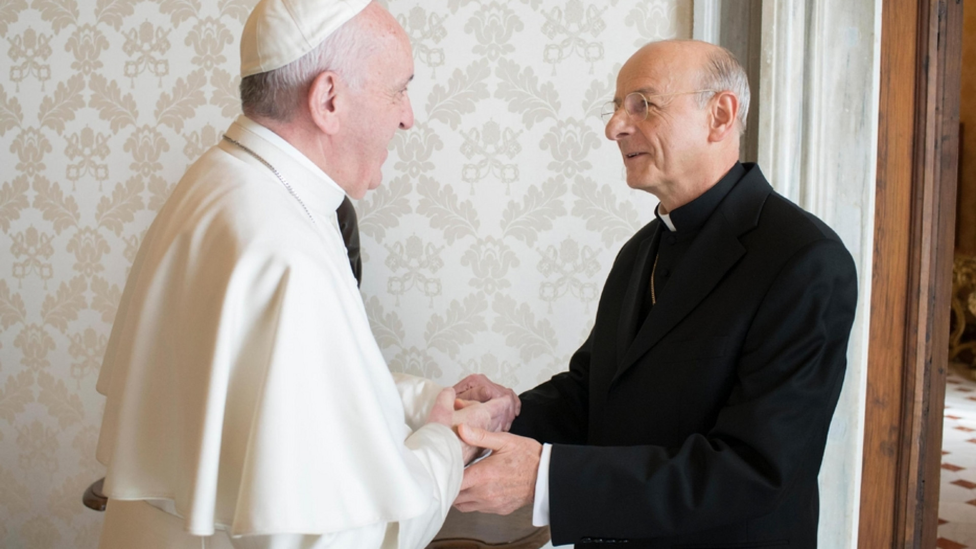 Immagine di Papa Francesco: il prelato dell'Opus Dei non potrà più essere vescovo