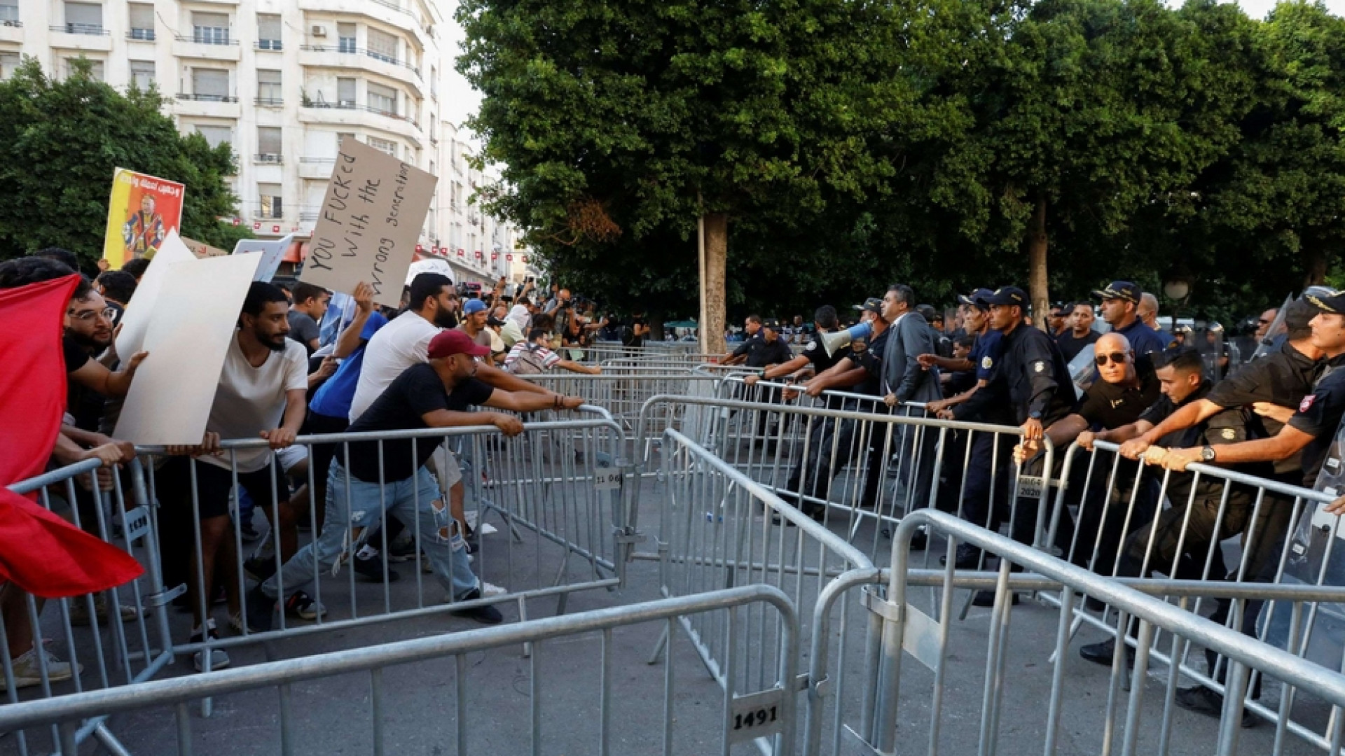 Immagine di Rischio di involuzione autoritaria nel voto che spacca la Tunisia