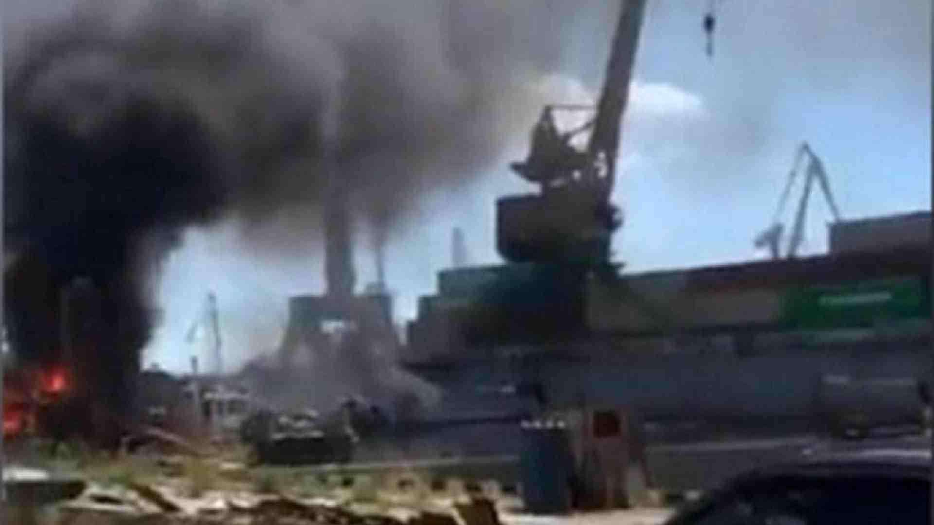 Immagine di I russi bombardano il porto di Odessa, colpito un deposito di grano (vuoto)