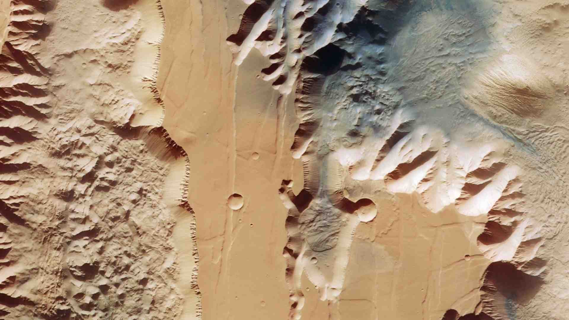 Immagine di Ecco il "Gran Canyon" di Marte: 4mila km di lunghezza e 7 di profondità