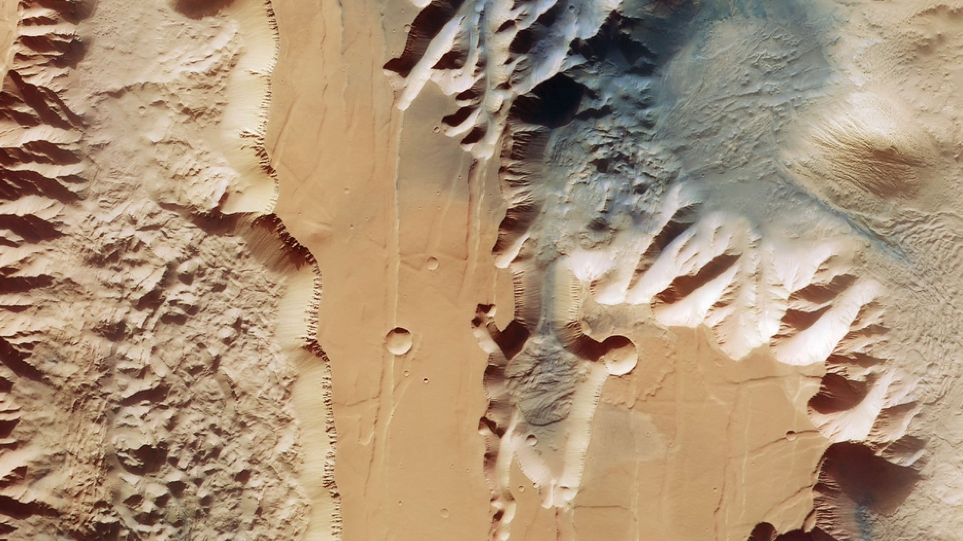 Immagine di Ecco il "Gran Canyon" di Marte: 4mila km di lunghezza e 7 di profondità