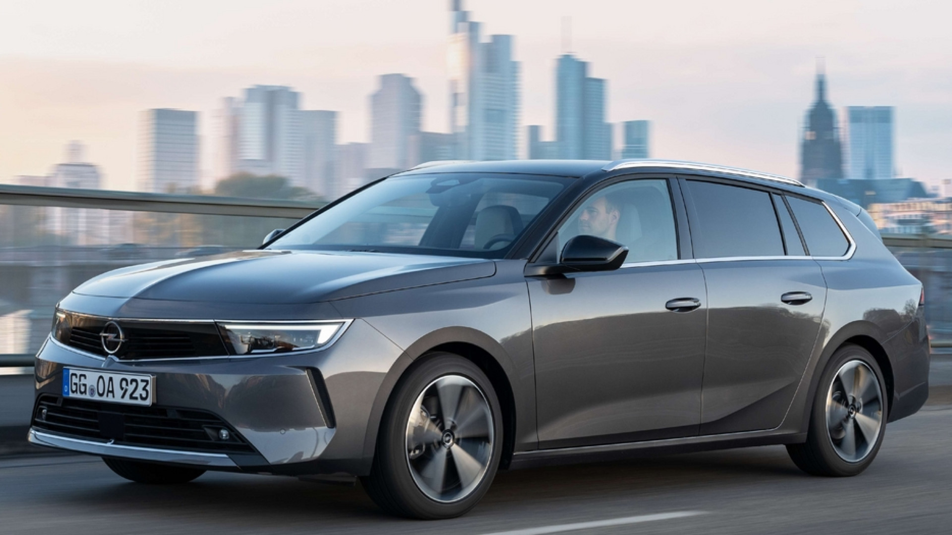 Immagine di Opel Astra Sport Tourer, il dinamismo incontra la praticità