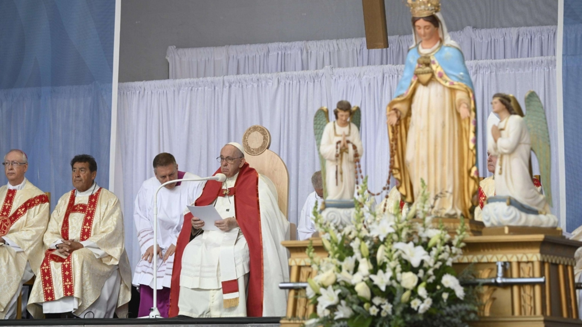 Immagine di Il Papa nello stadio di Edmonton: grazie ai nonni la fede ha sapore di casa