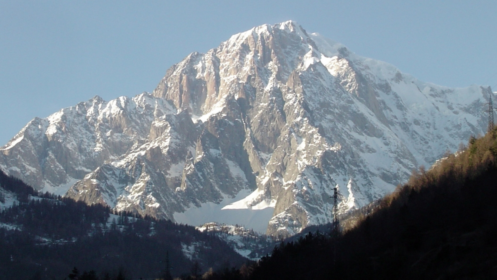 Immagine di Per scalare il Monte Bianco si dovrà versare una cauzione di 15mila euro