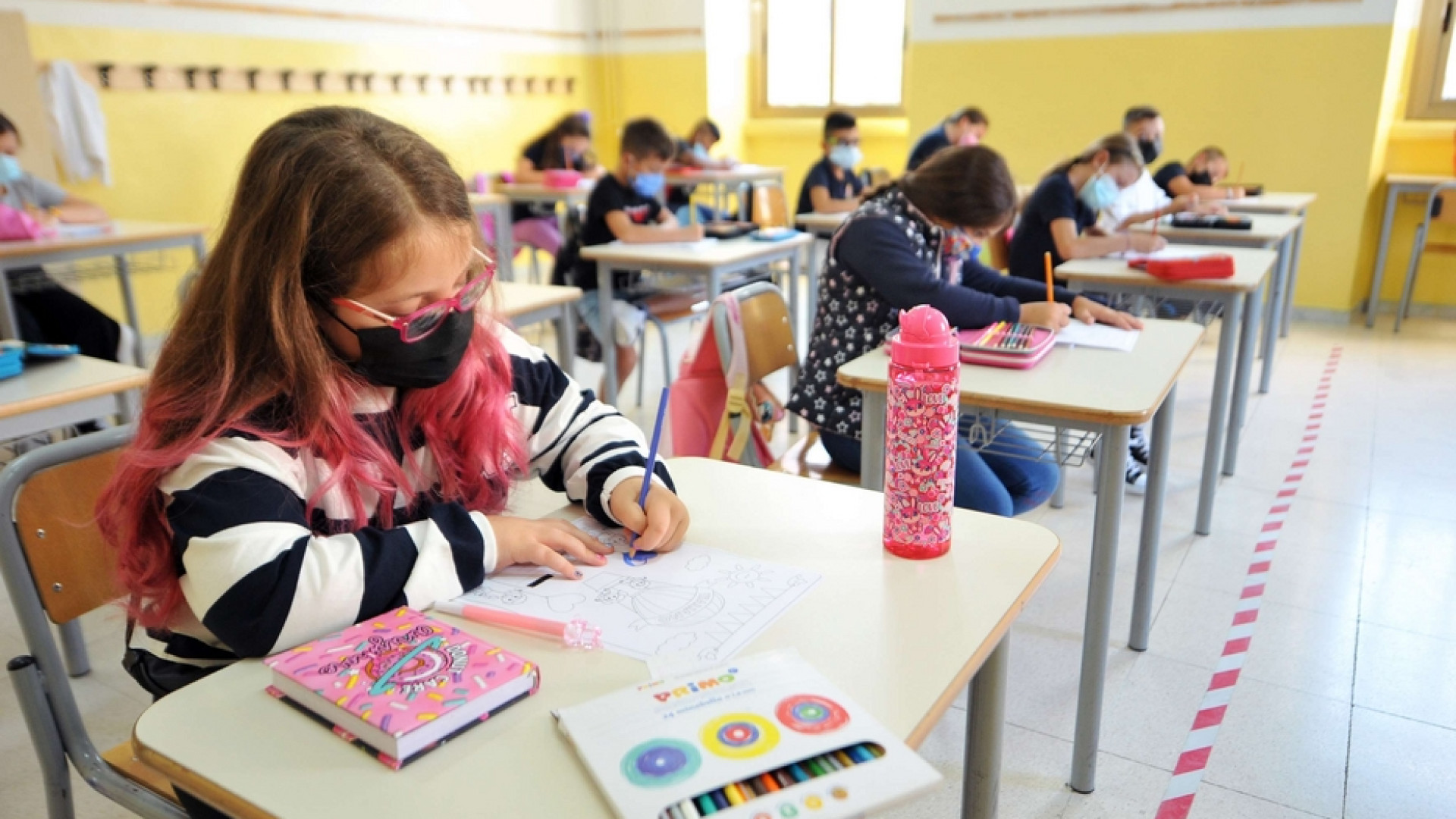 Immagine di Via le mascherine (e finestre aperte). La scuola a settembre è già un caso