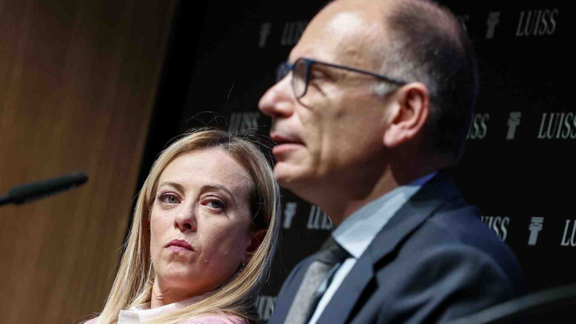Immagine di Meloni rassicura sul fascismo. Letta: tolga la fiamma del Msi dal simbolo