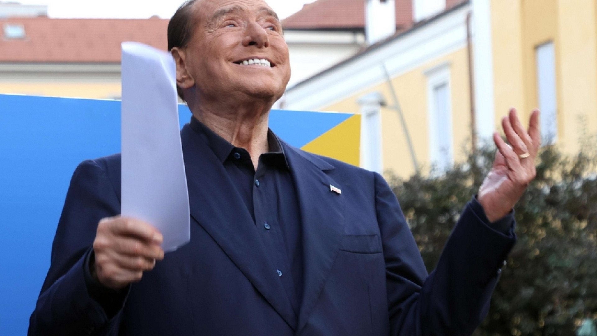Immagine di Berlusconi garantisce: «Il centrodestra è leale all'Unione Europea»