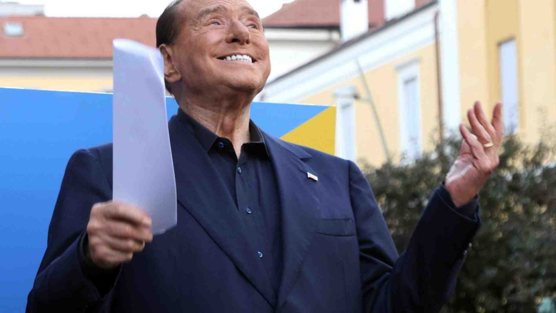 Immagine di Berlusconi garantisce: «Il centrodestra è leale all'Unione Europea»