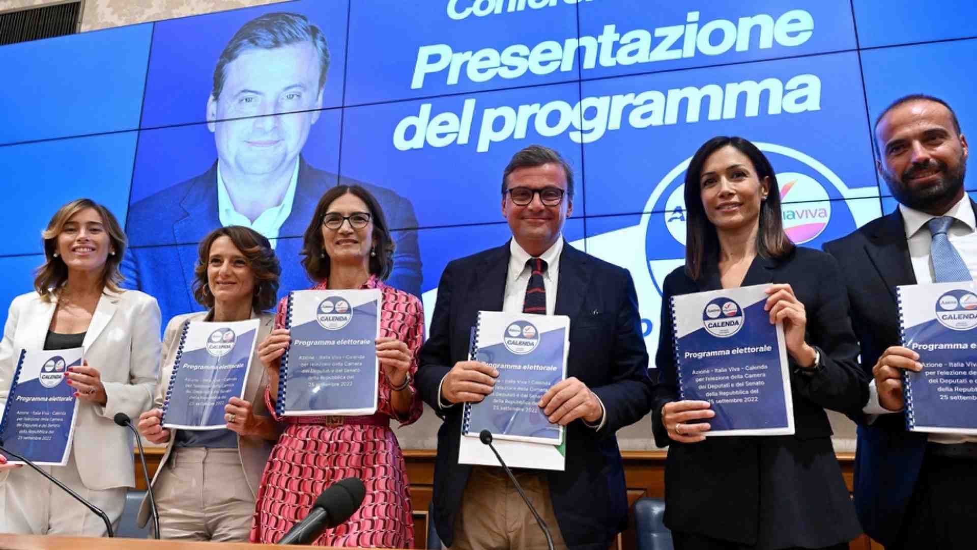 Immagine di Calenda punta tutto sul bis di Draghi e scommette: «Il Pd? Tornerà coi 5s»